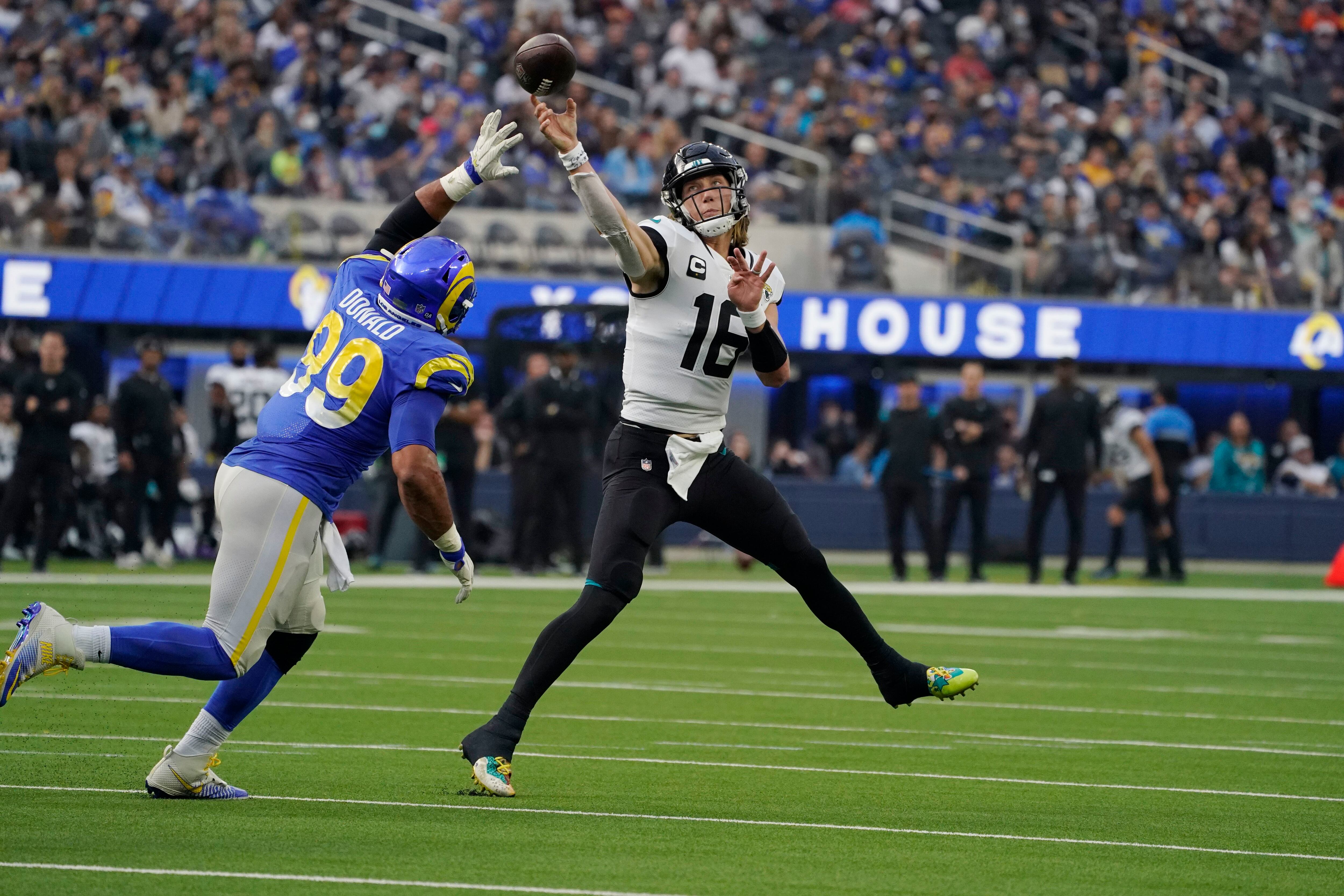 Jaguars defense continues to take steps backward in 37-7 loss to Los Angeles