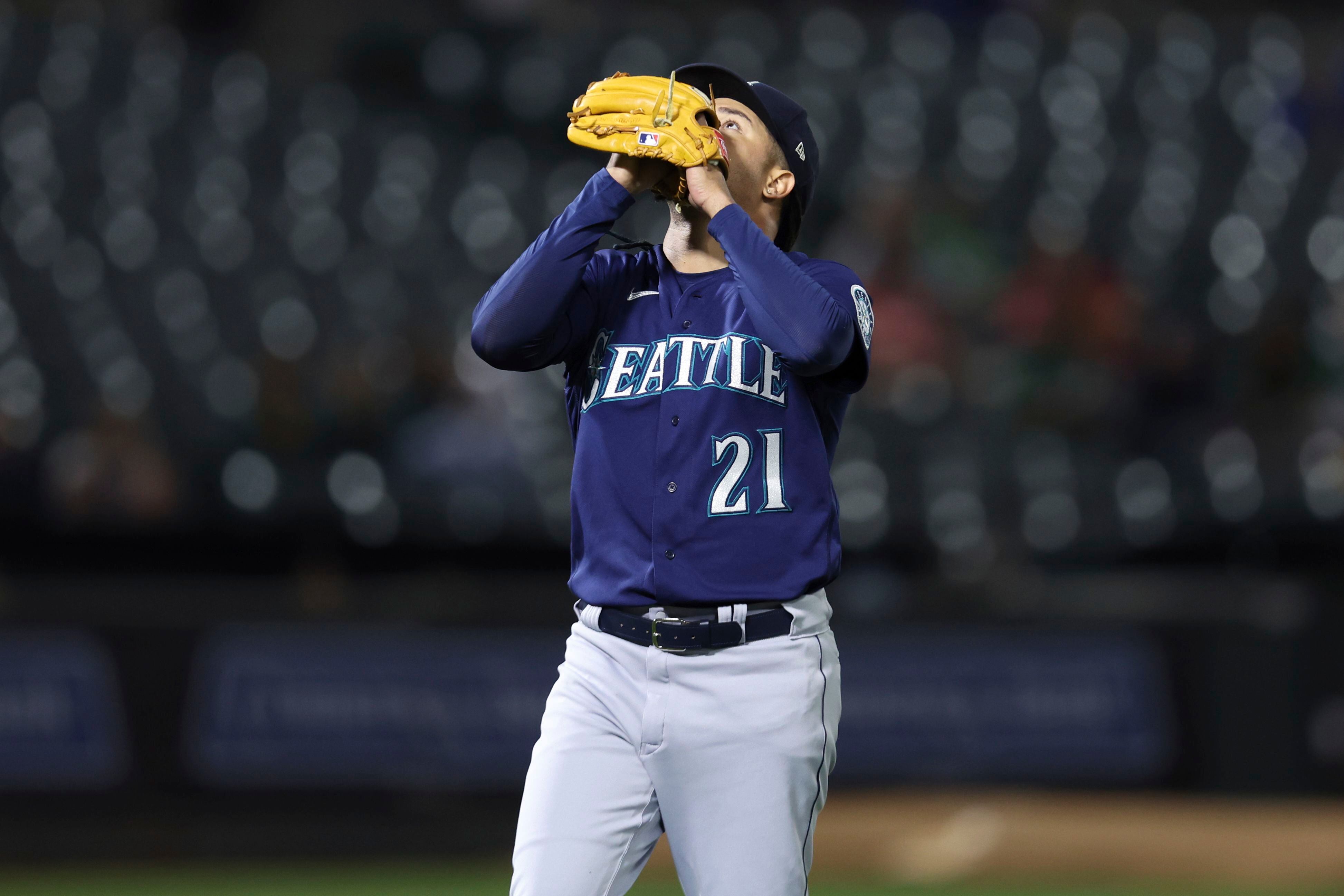 Mariners sign ace Luis Castillo to five-year, $108 million extension, Mariners