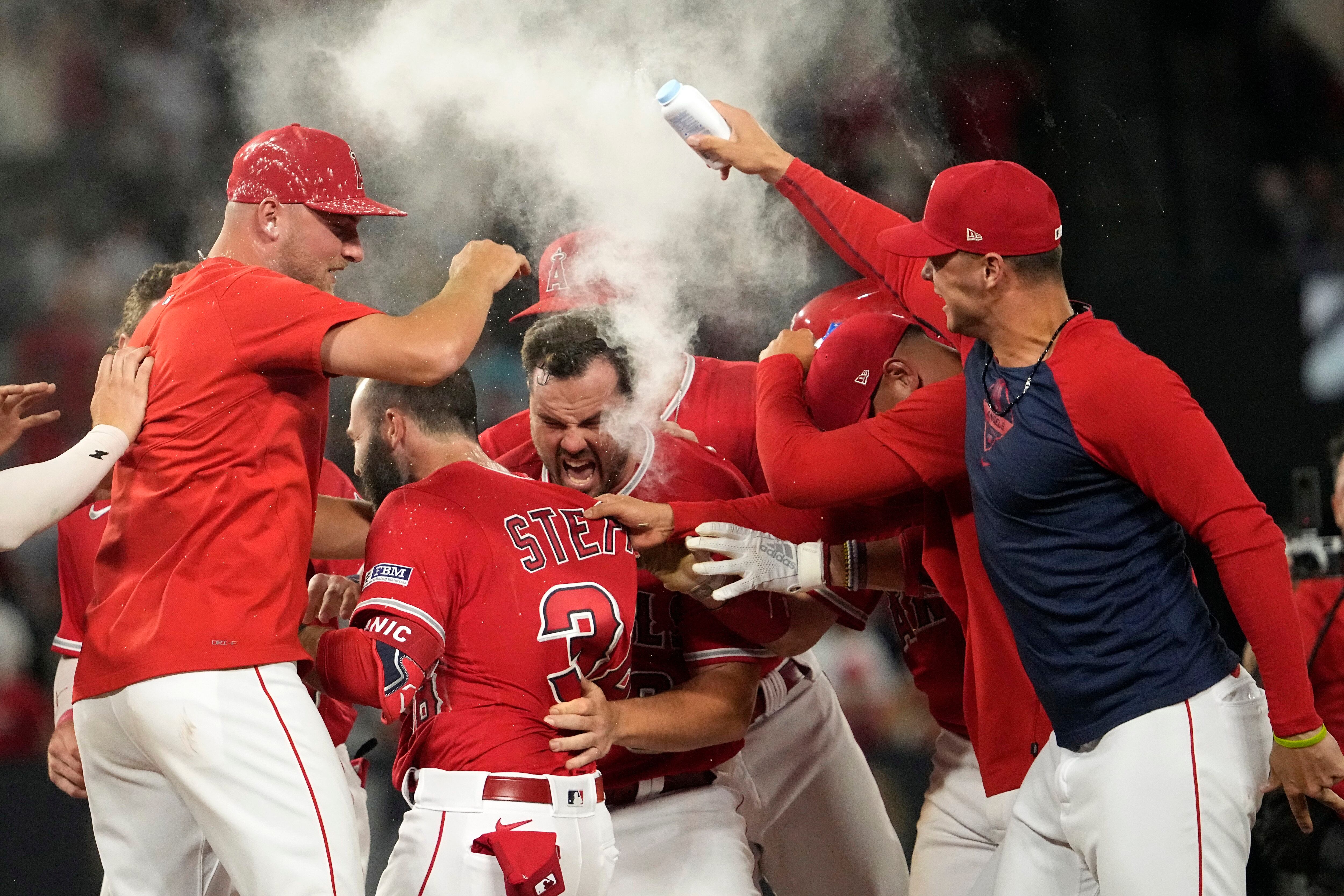 Ohtani ties score with 35th homer, Angels beat Yankees 4-3 in 10 innings