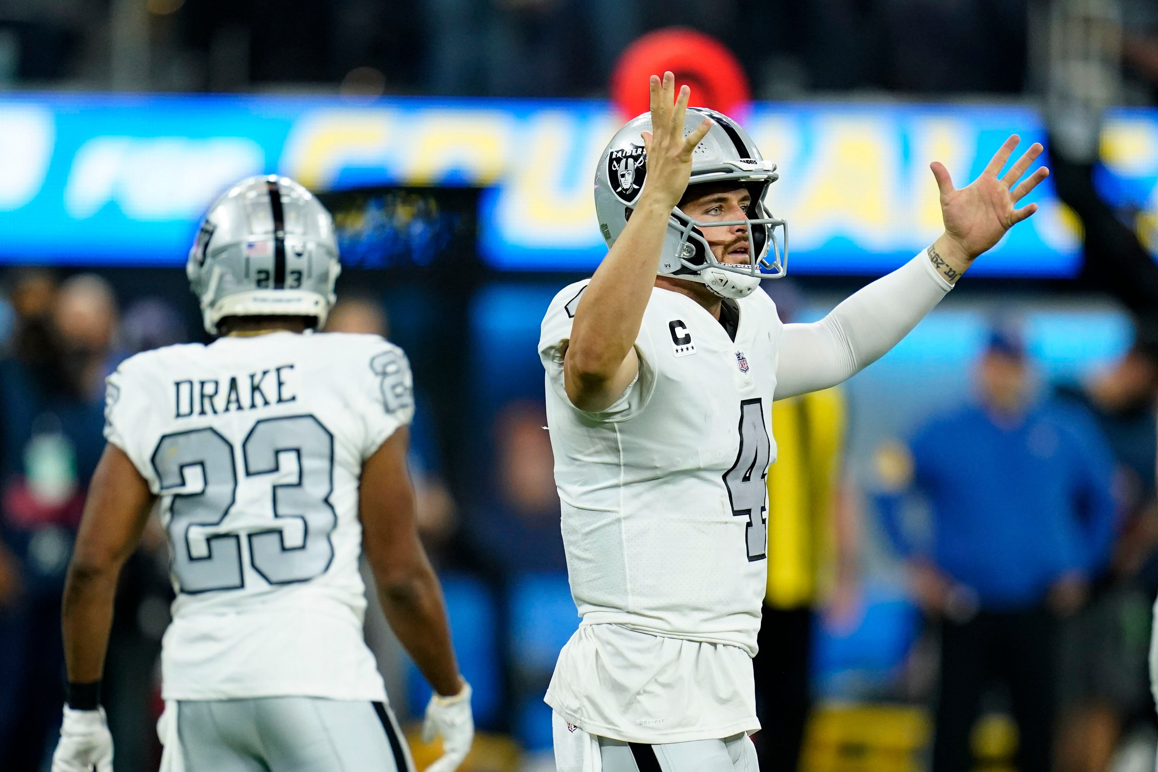 Start of Raiders-Chargers game delayed by lightning