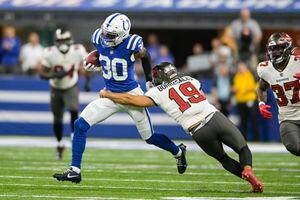 Tom Brady looks sharp, Colts backups prevail in preseason finale