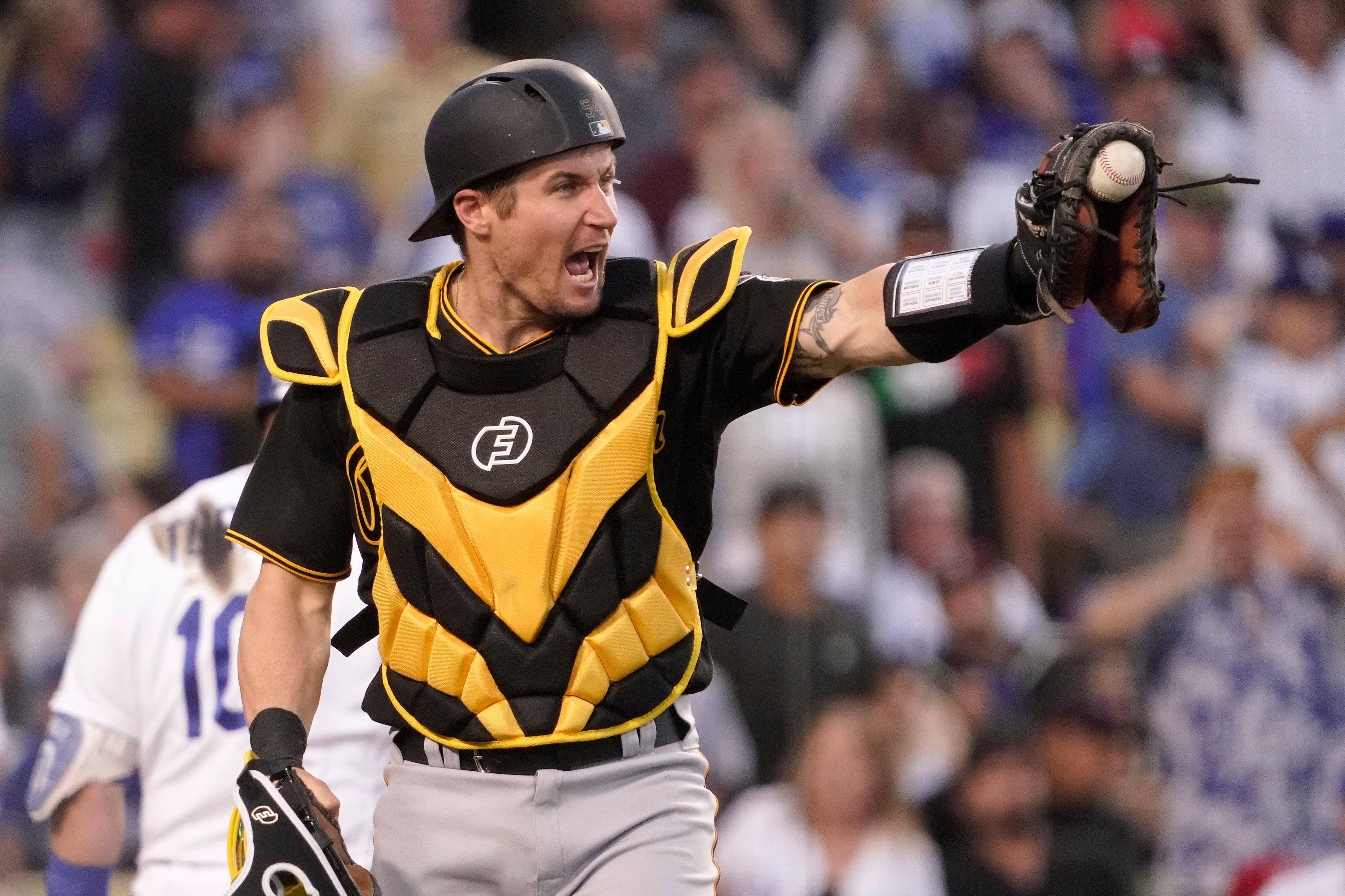 Cleaning up: Pirates beat Dodgers 8-4 for rare sweep in LA