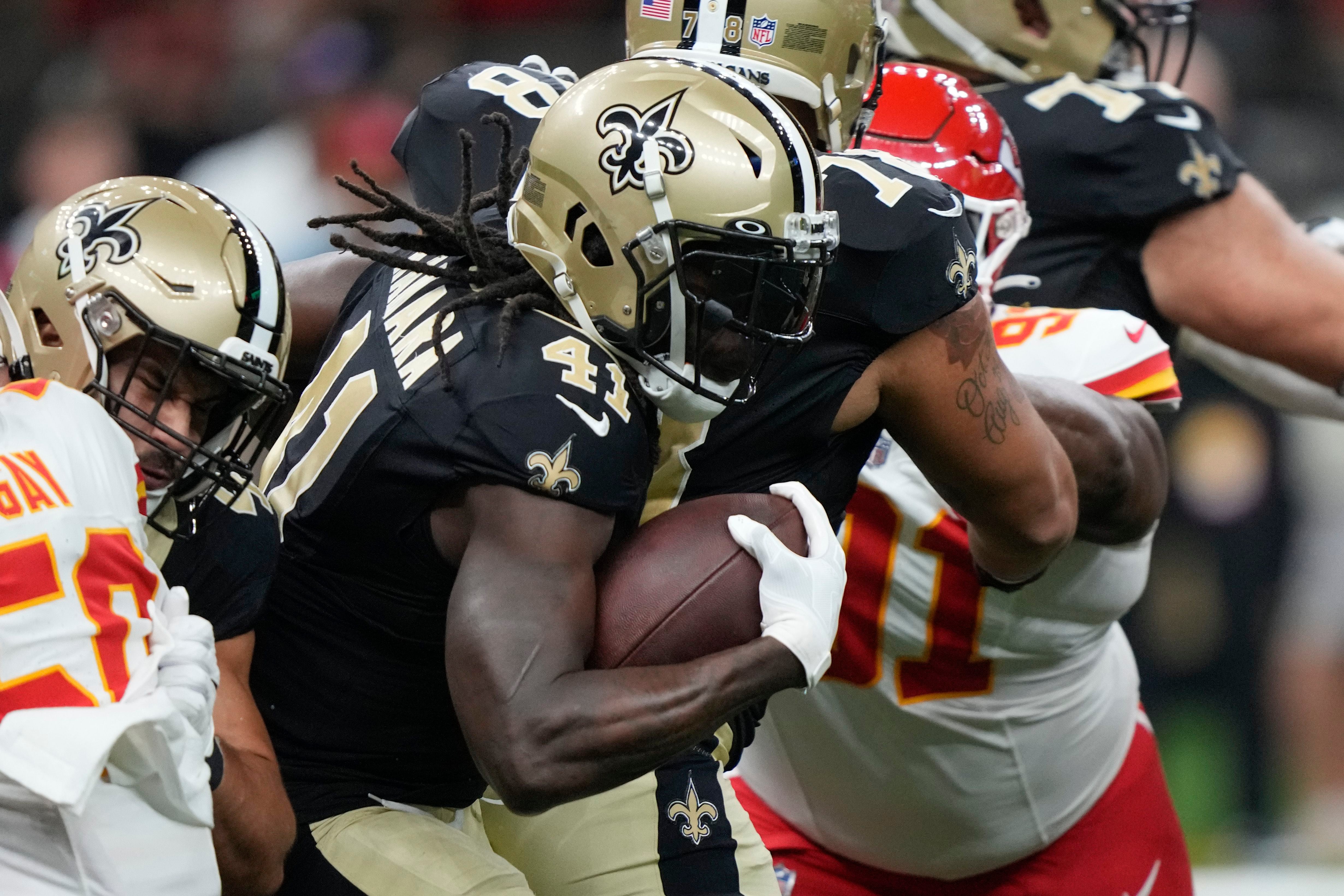 Derek Carr throws a TD pass in his Saints debut, a 26-24 preseason win over  the Chiefs