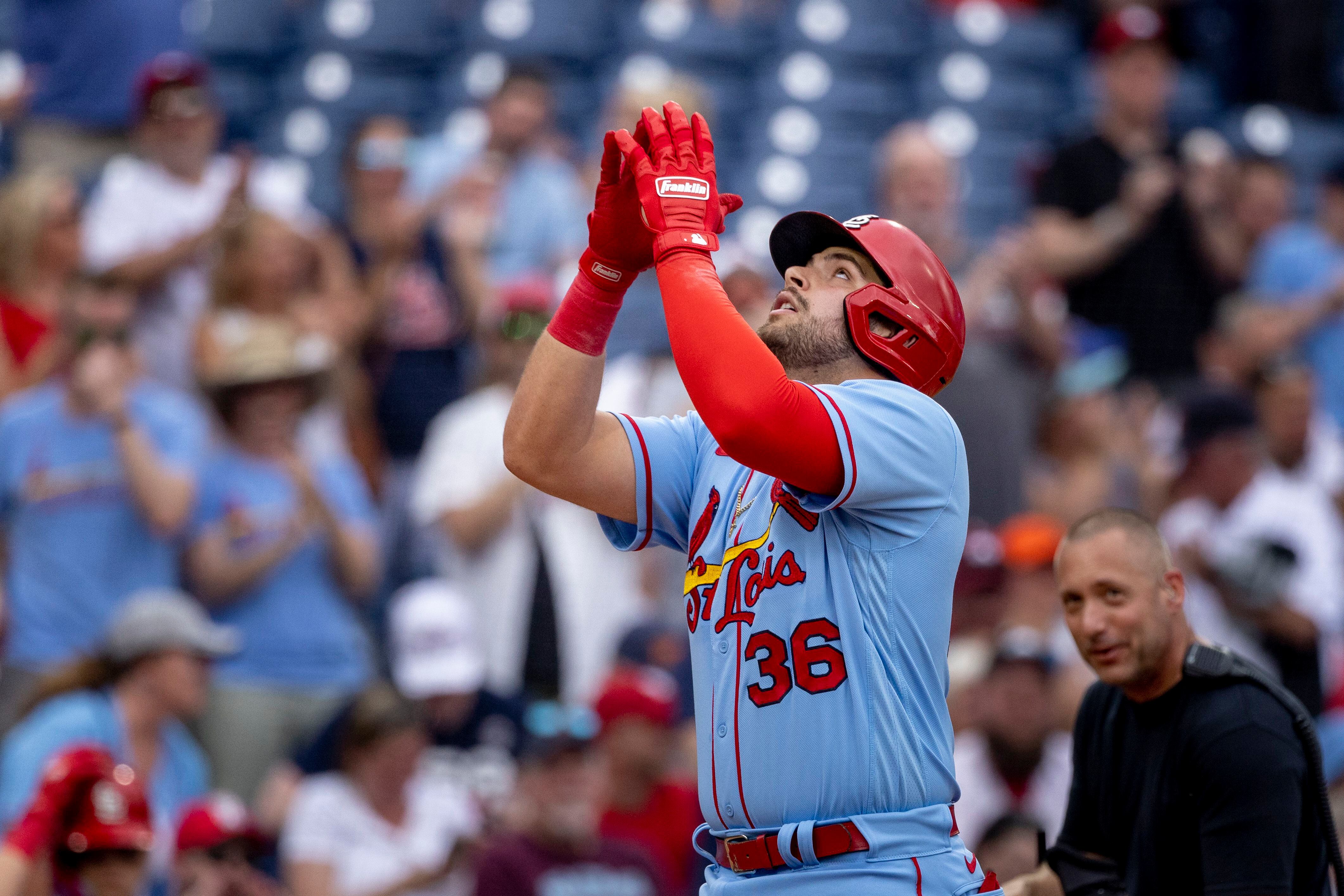 Arenado, Cards hit 4 straight HRs in 1st; late HR tops Phils