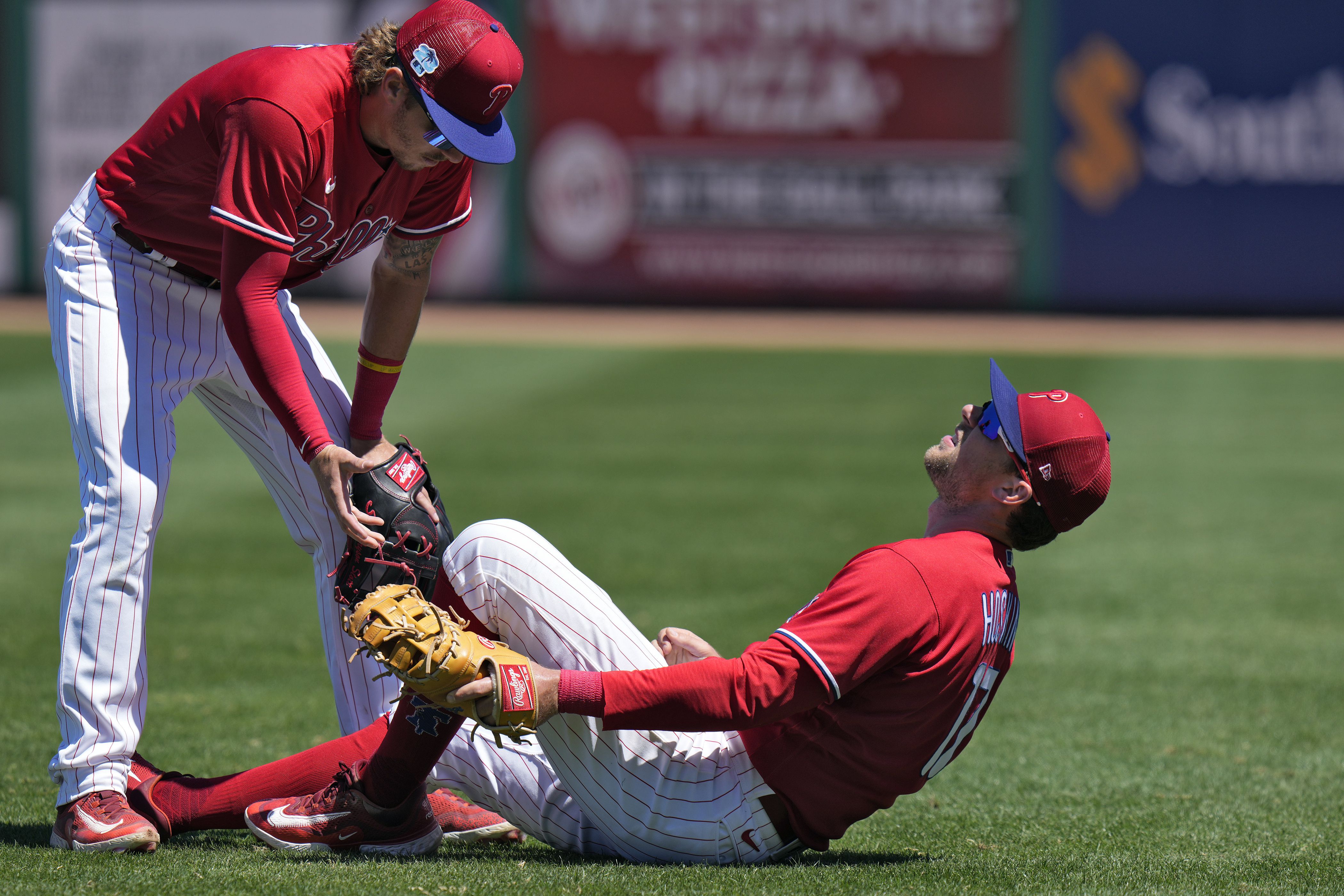 Rhys Hoskins Carted Off with Non-Contact Knee Injury - The Good Phight