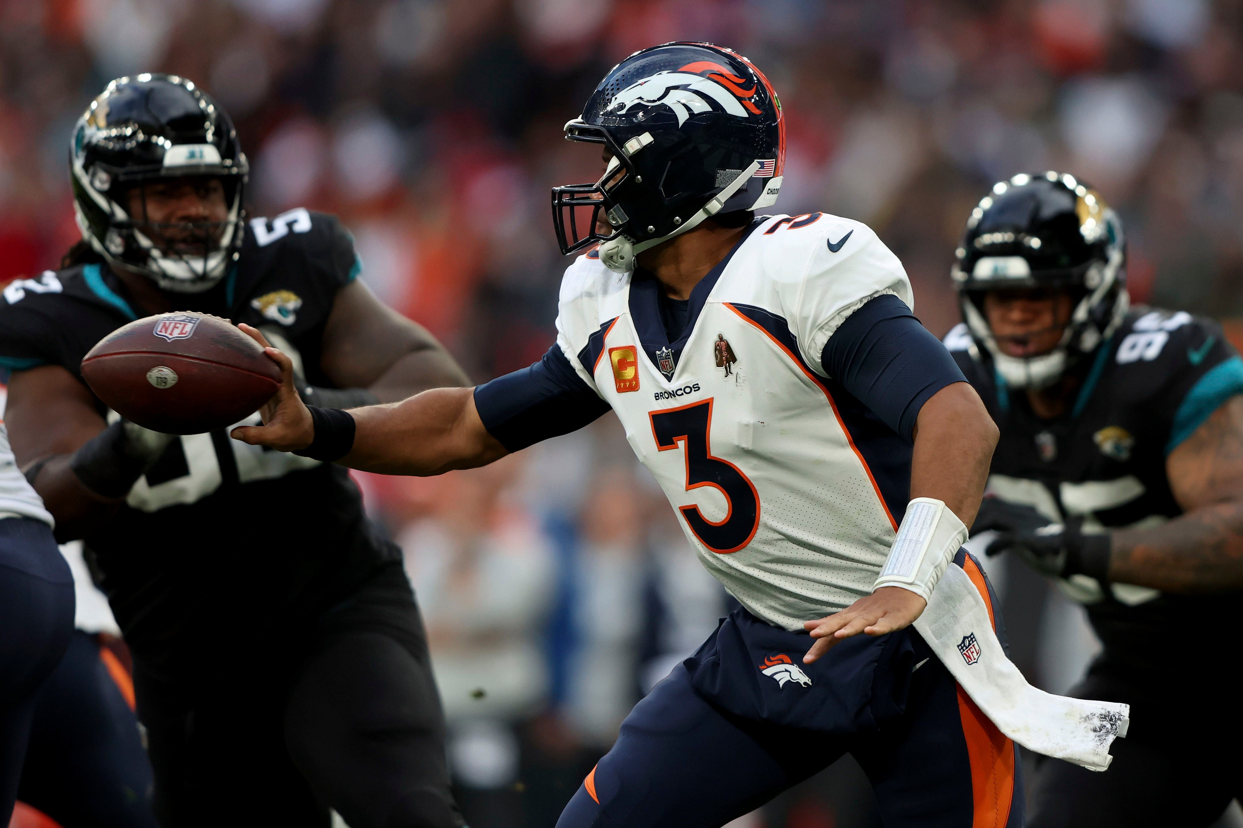 Seattle Seahawks quarterback Russell Wilson (3) works against the Atlanta  Falcons during the fi …