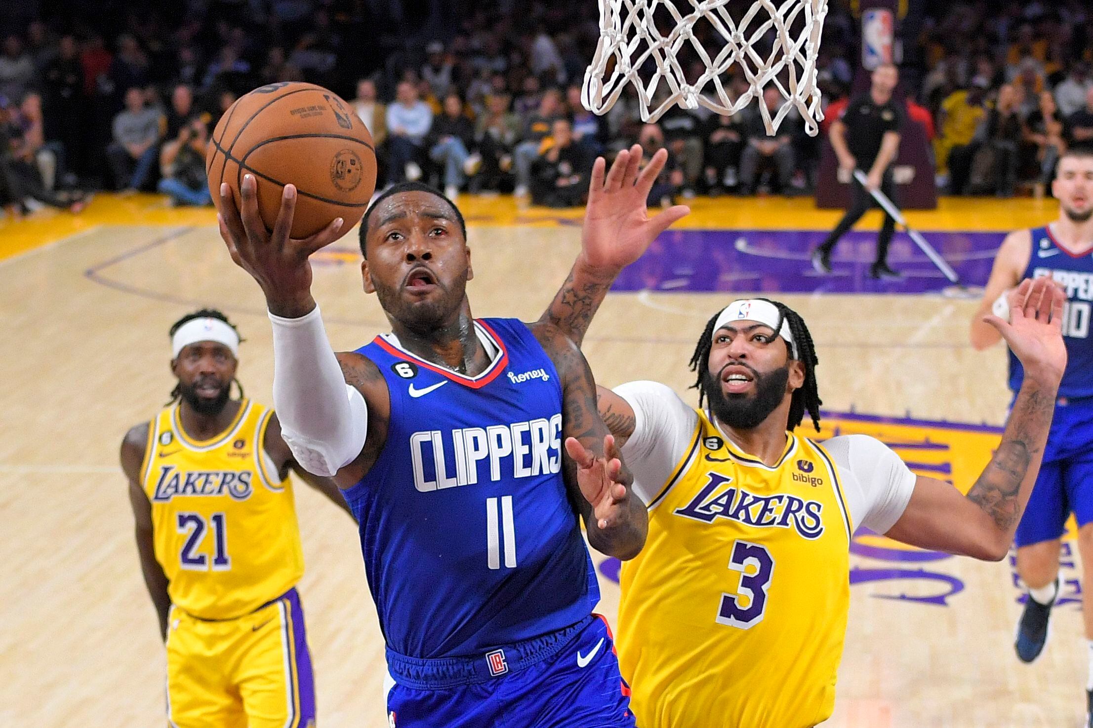 Kawhi Leonard Scores 14 in Return to Court, Clippers Hold Off Lakers 103-97  – NBC Los Angeles