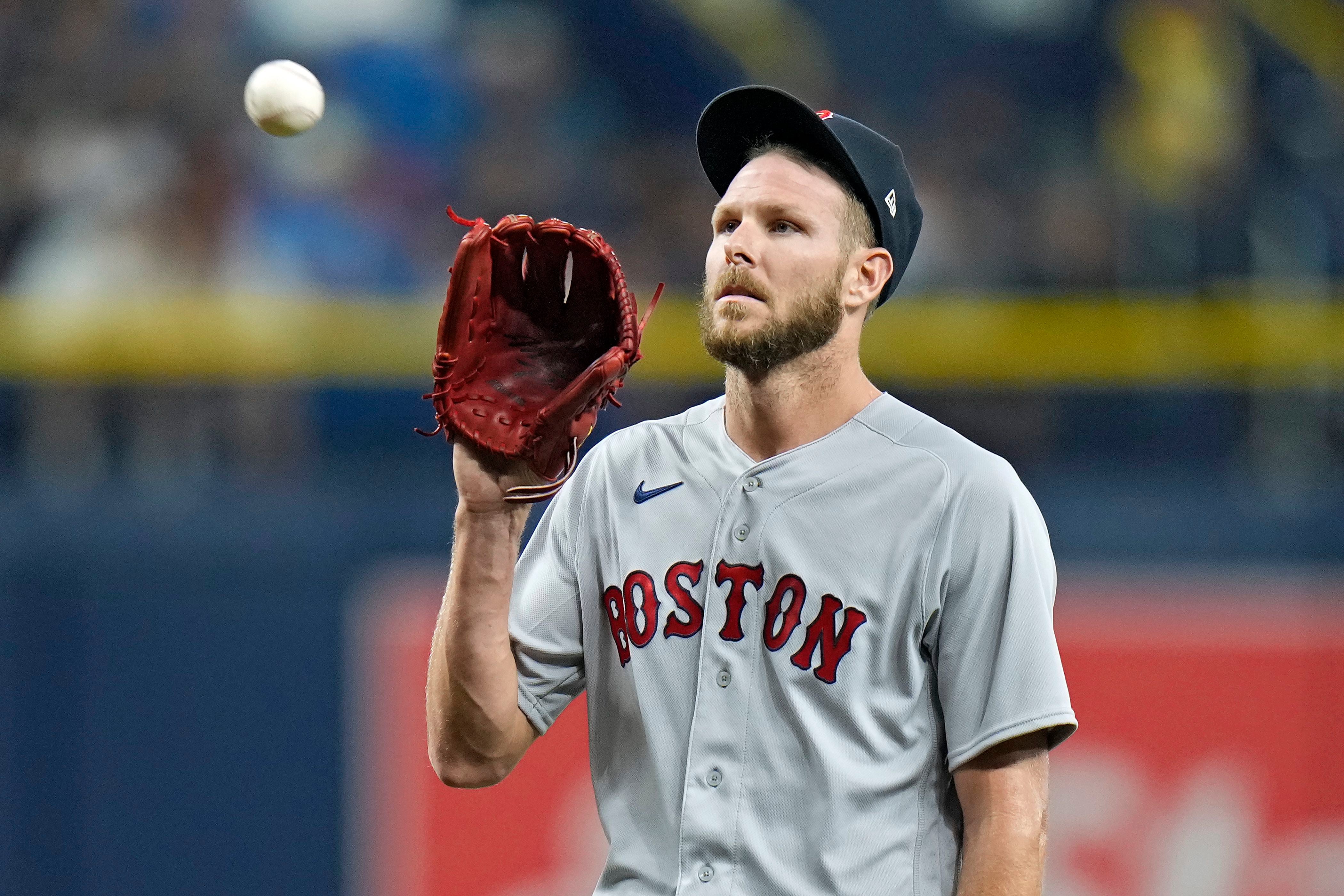 Red Sox's Zack Kelly fights back tears leaving game with elbow pain