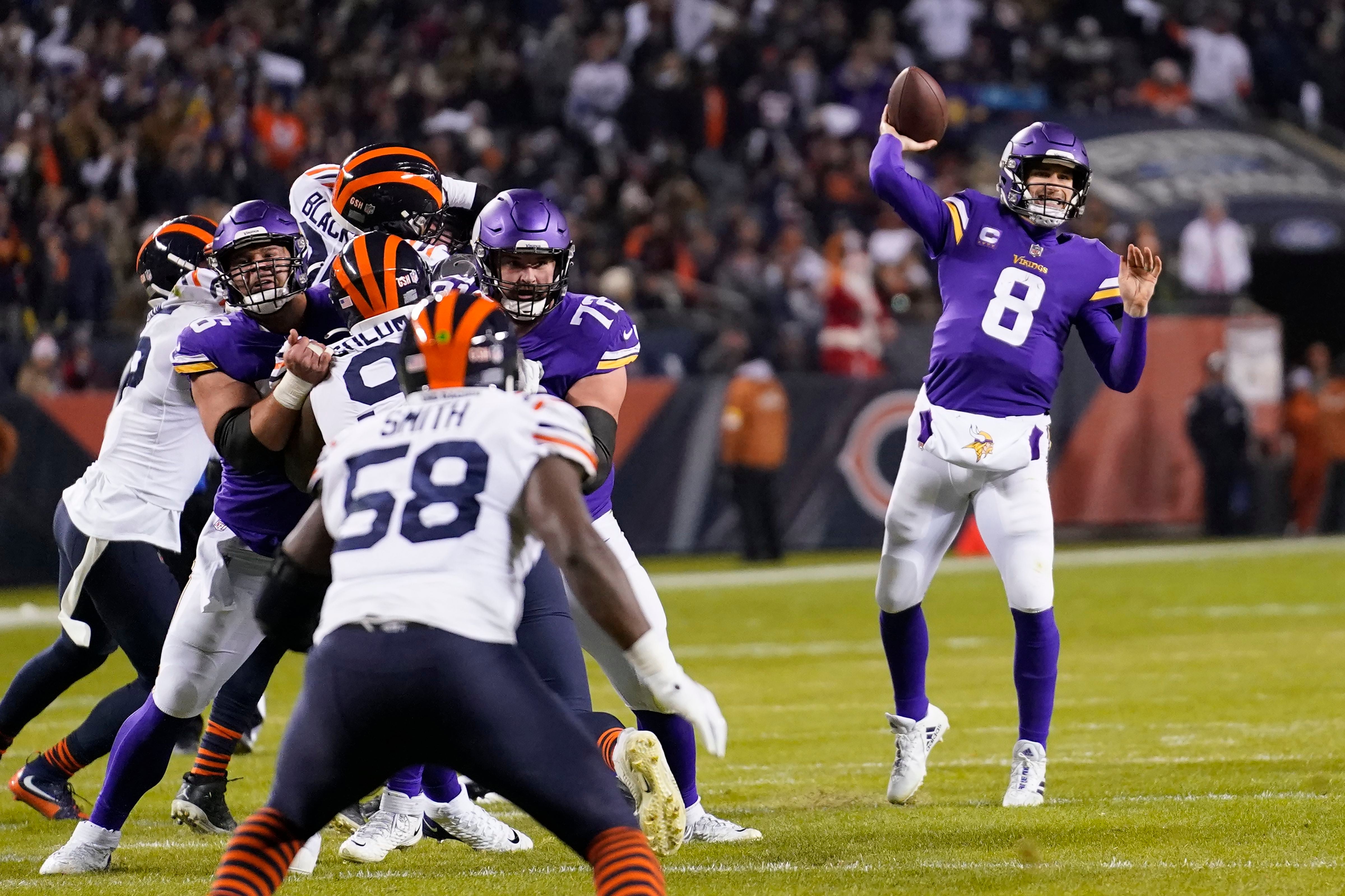 Vikings almost blow 29-0 lead but hang on, barely, to win over the