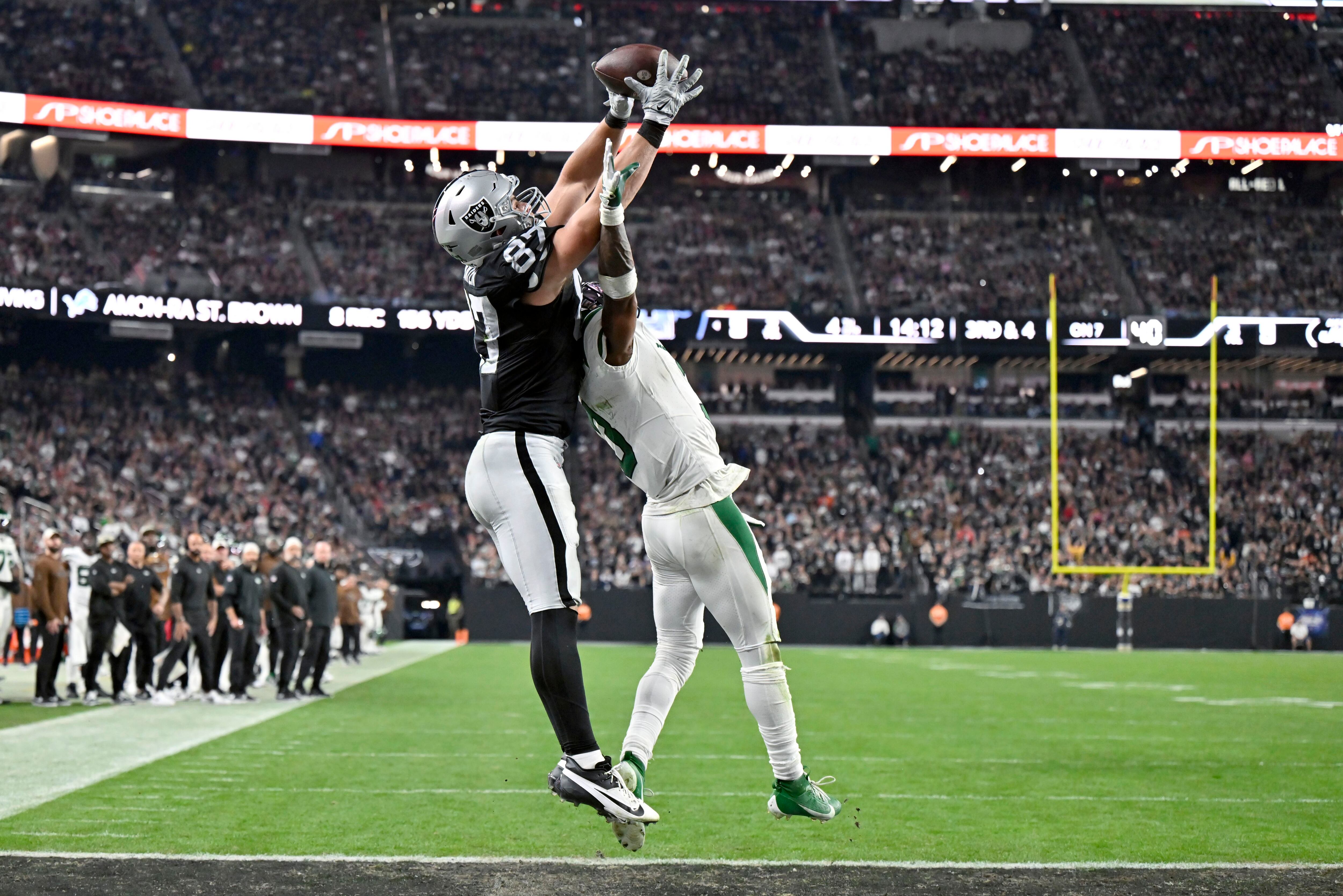 Raiders' Pierce, Graham Had a Connection Before LV