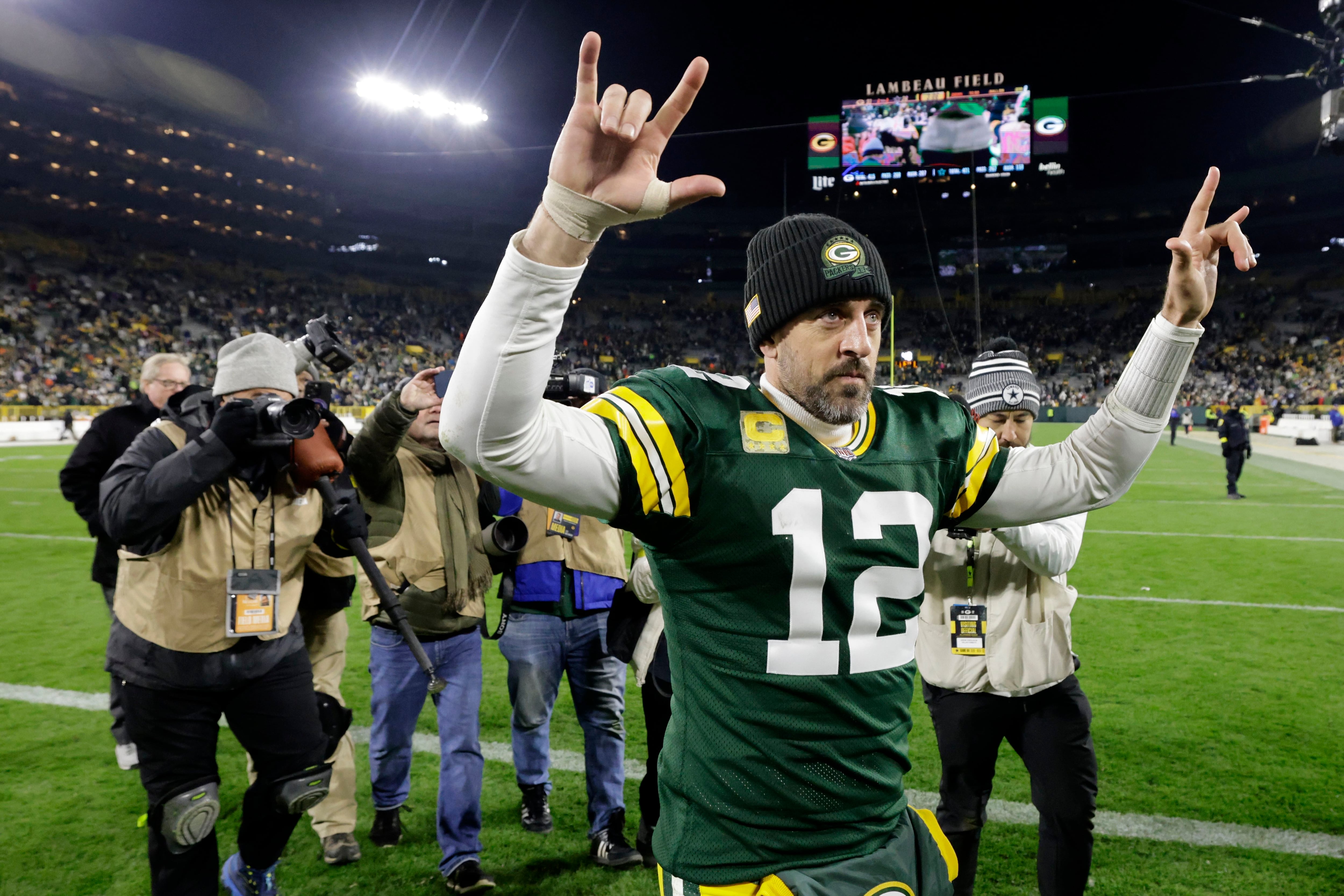 Rodgers throws 58-yard TD to Christian Watson, Watson celebrates with  backflip