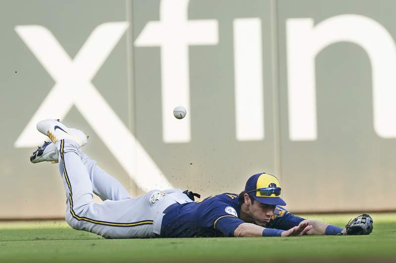 Christian Yelich hits leadoff homer as Milwaukee Brewers beat Chicago Cubs  6-2 for 9th straight win