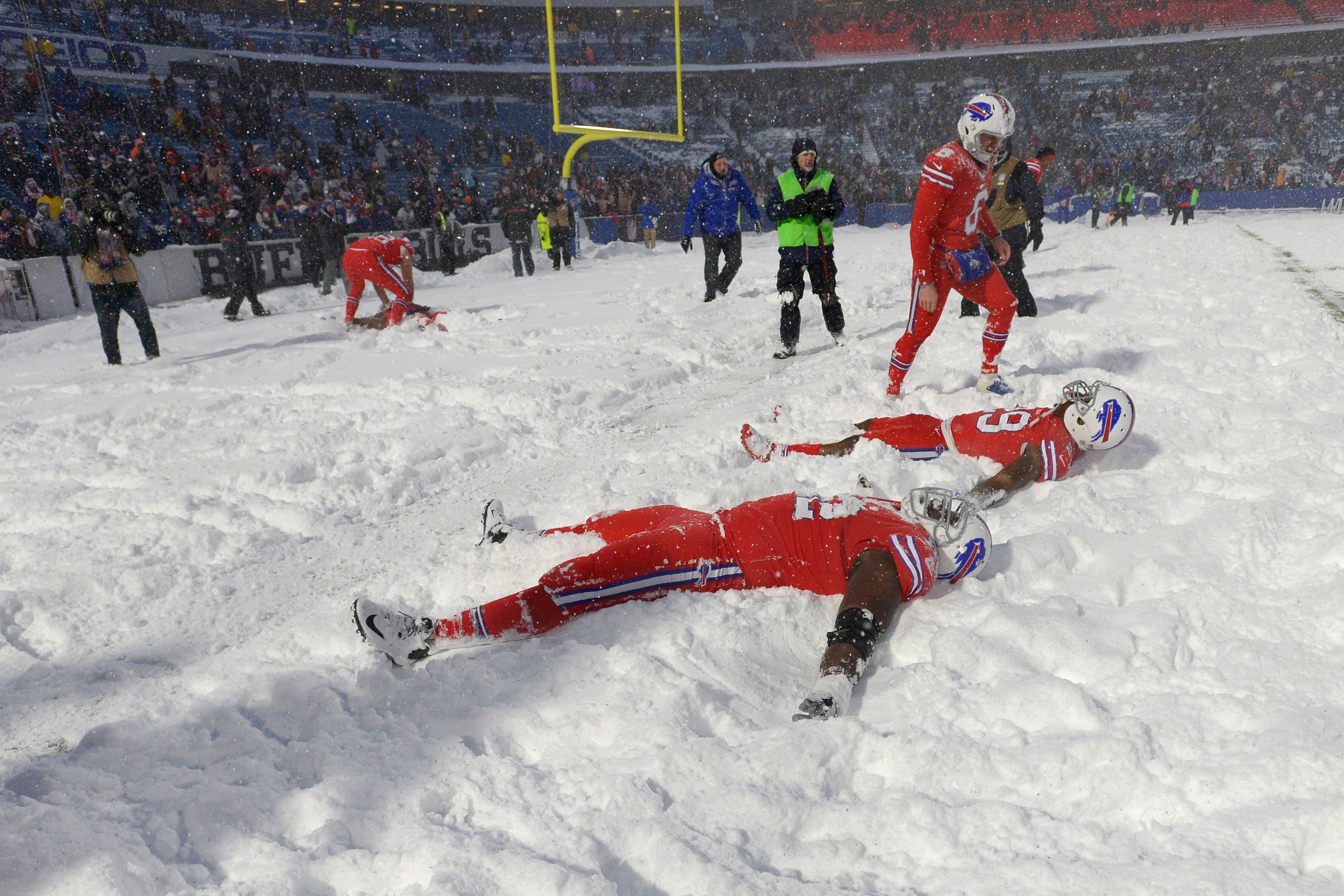 NFL Game Center displays snow in the air and on the field today :  buffalobills