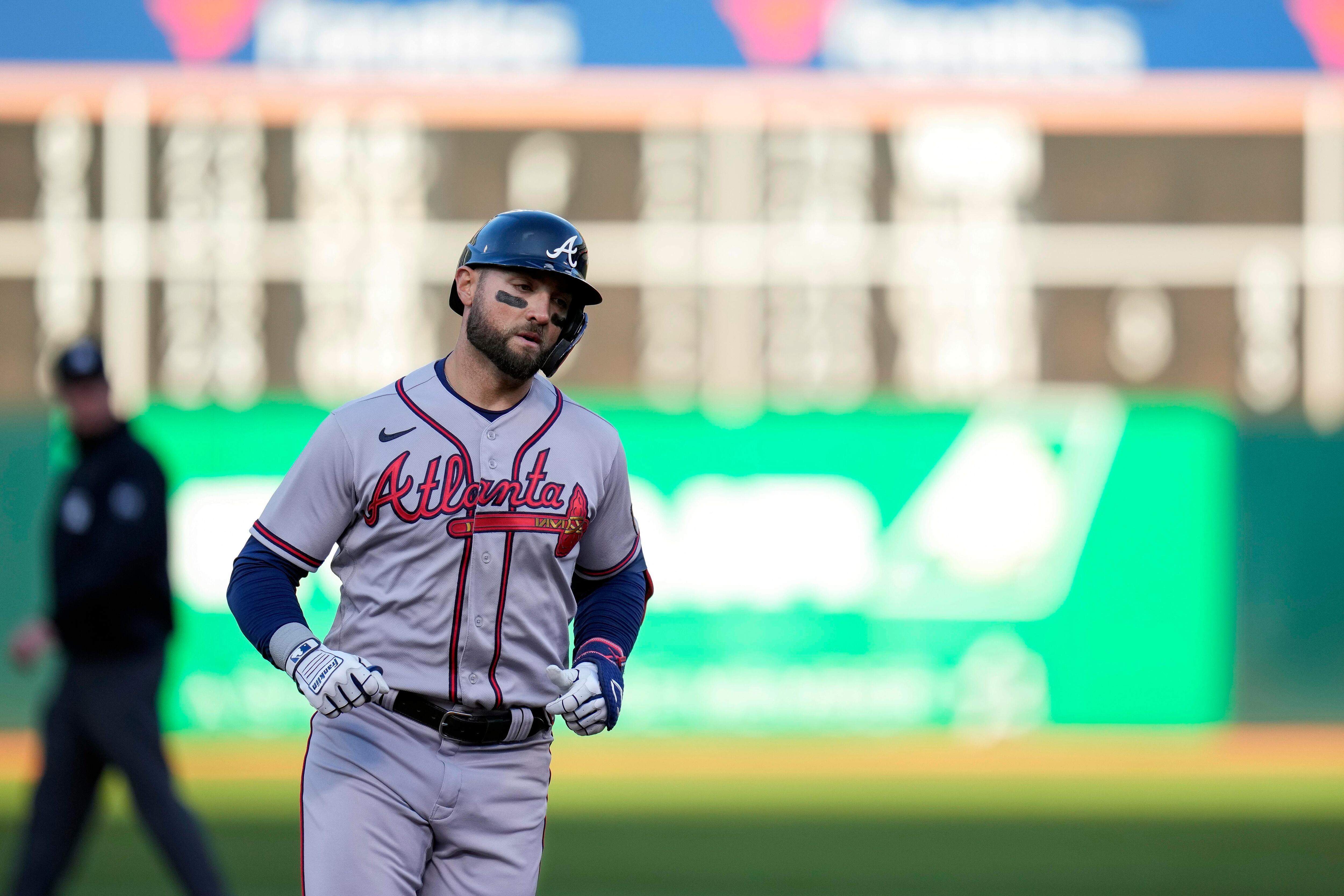 A's score winning run on a Braves fielding error for 2nd 2-game