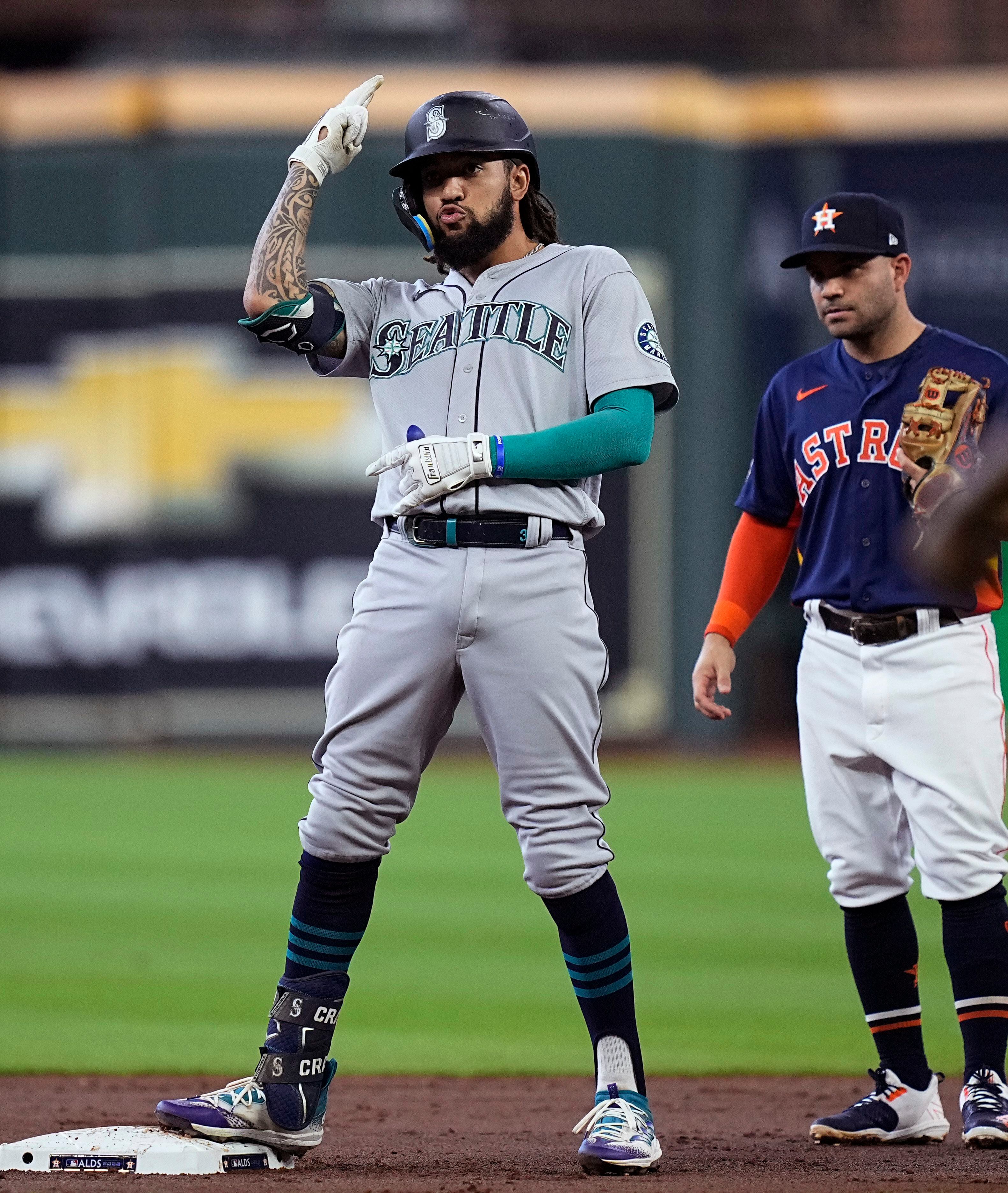 Ichiro Suzuki of the Seattle Mariners embraces manager Scott