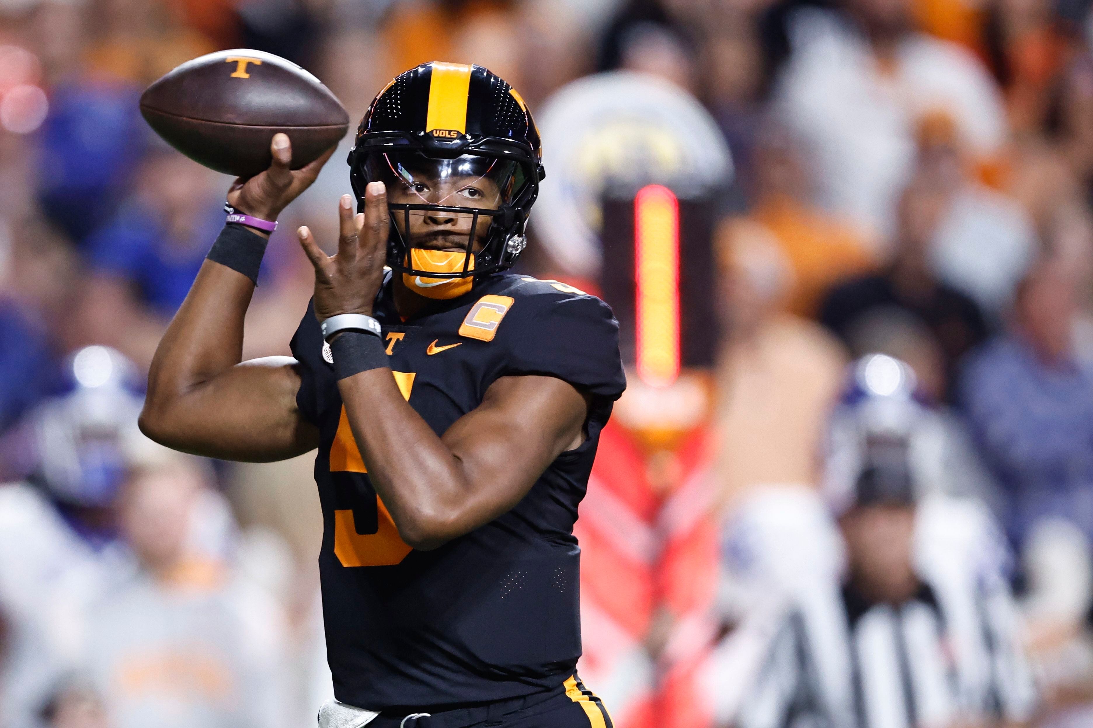 Hyatt's 2 TDs lead No. 3 Tennessee over No. 19 Kentucky 44-6