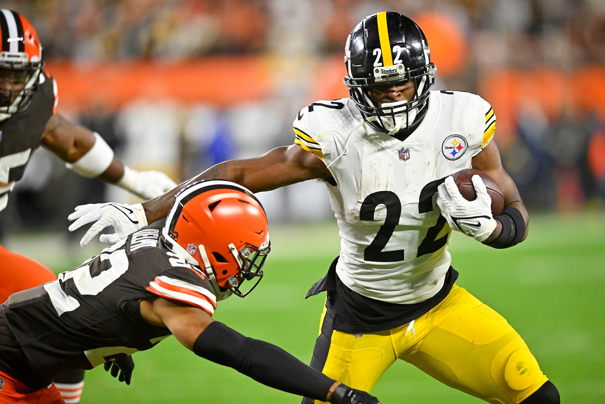 Brissett, Browns rebound from collapse, beat Steelers 29-17