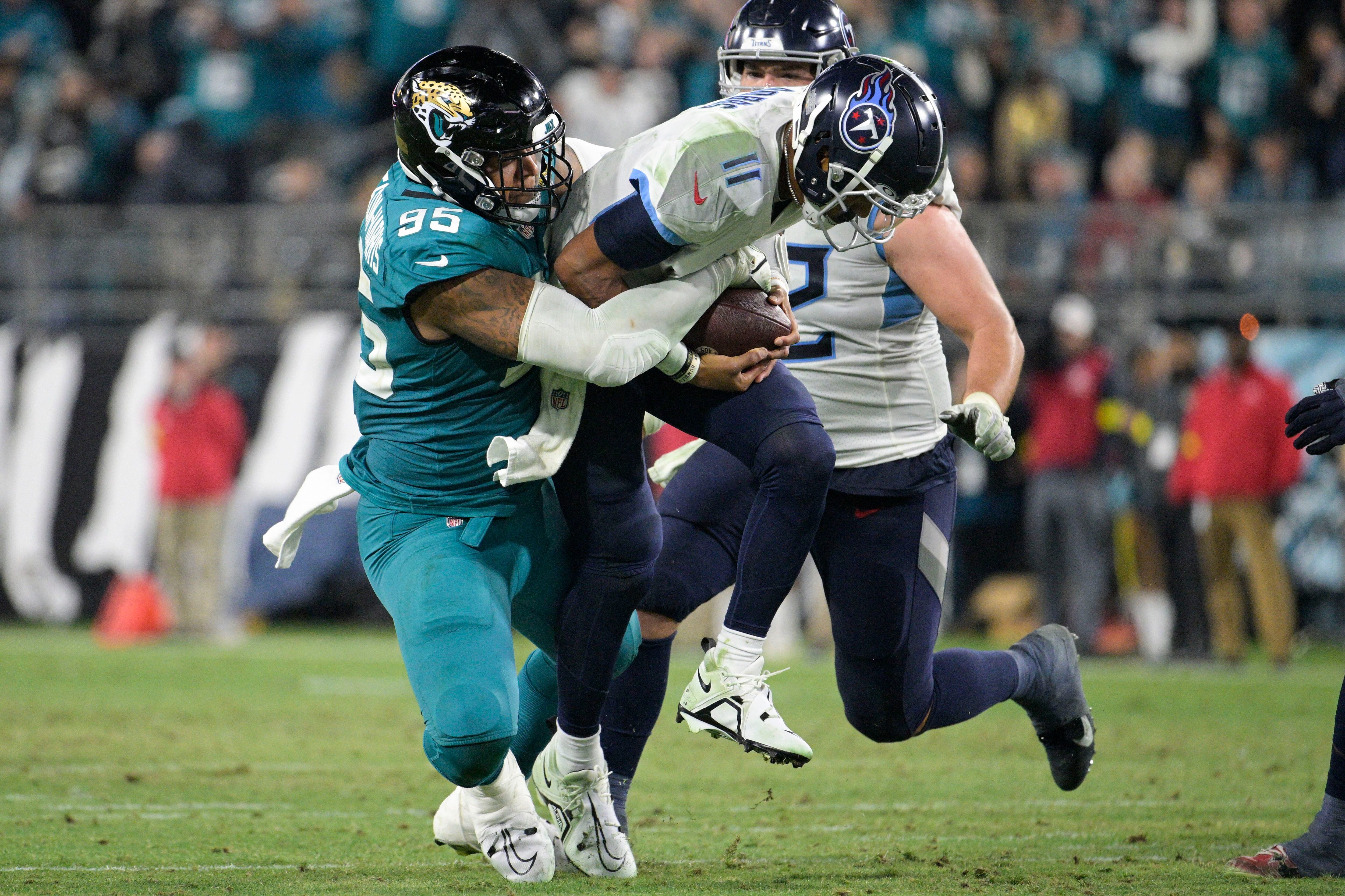 Jaguars return fumble for touchdown, beat Titans for AFC South title