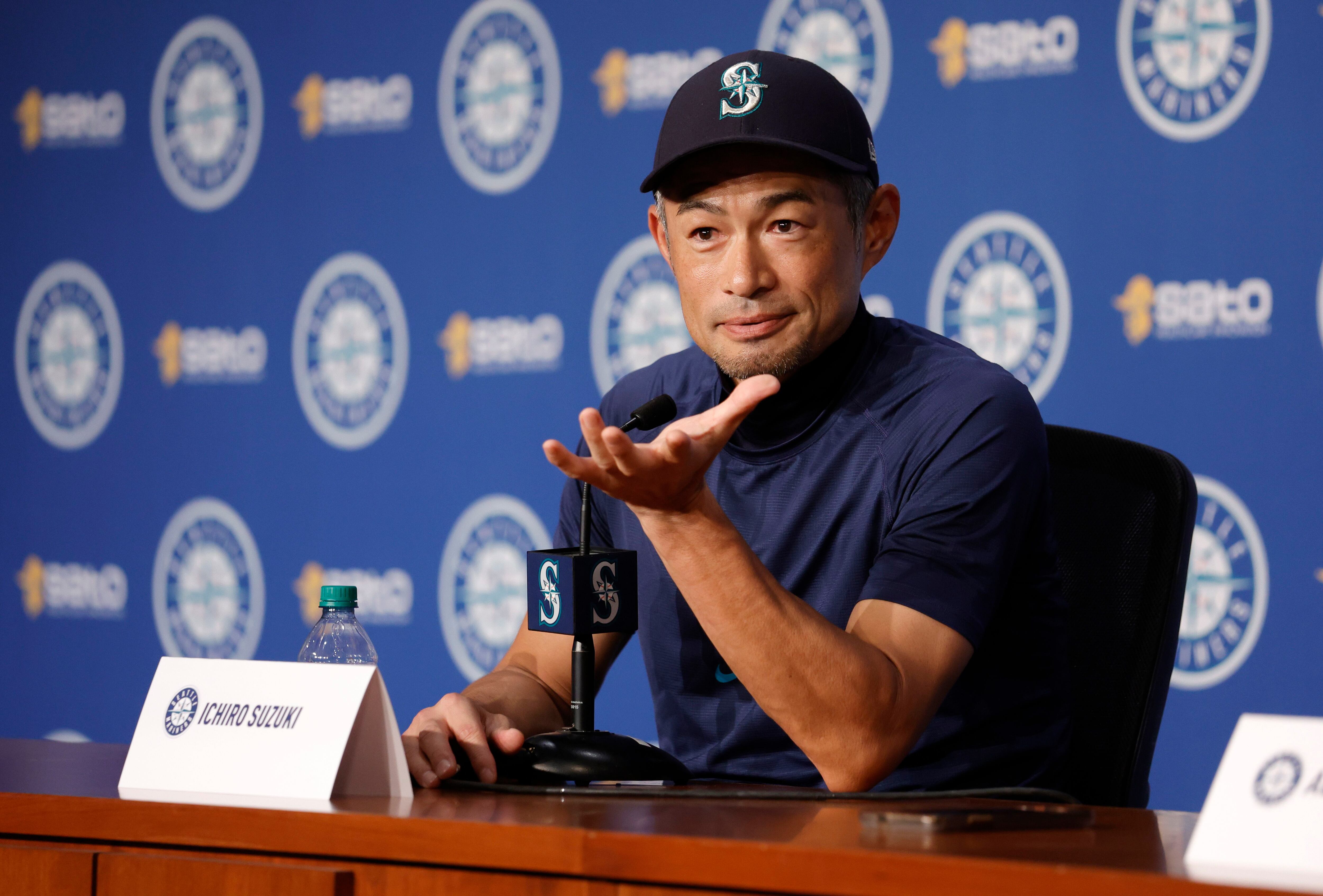 At Cactus League debut, Ichiro says it was a 'special moment' to don M's  uniform again