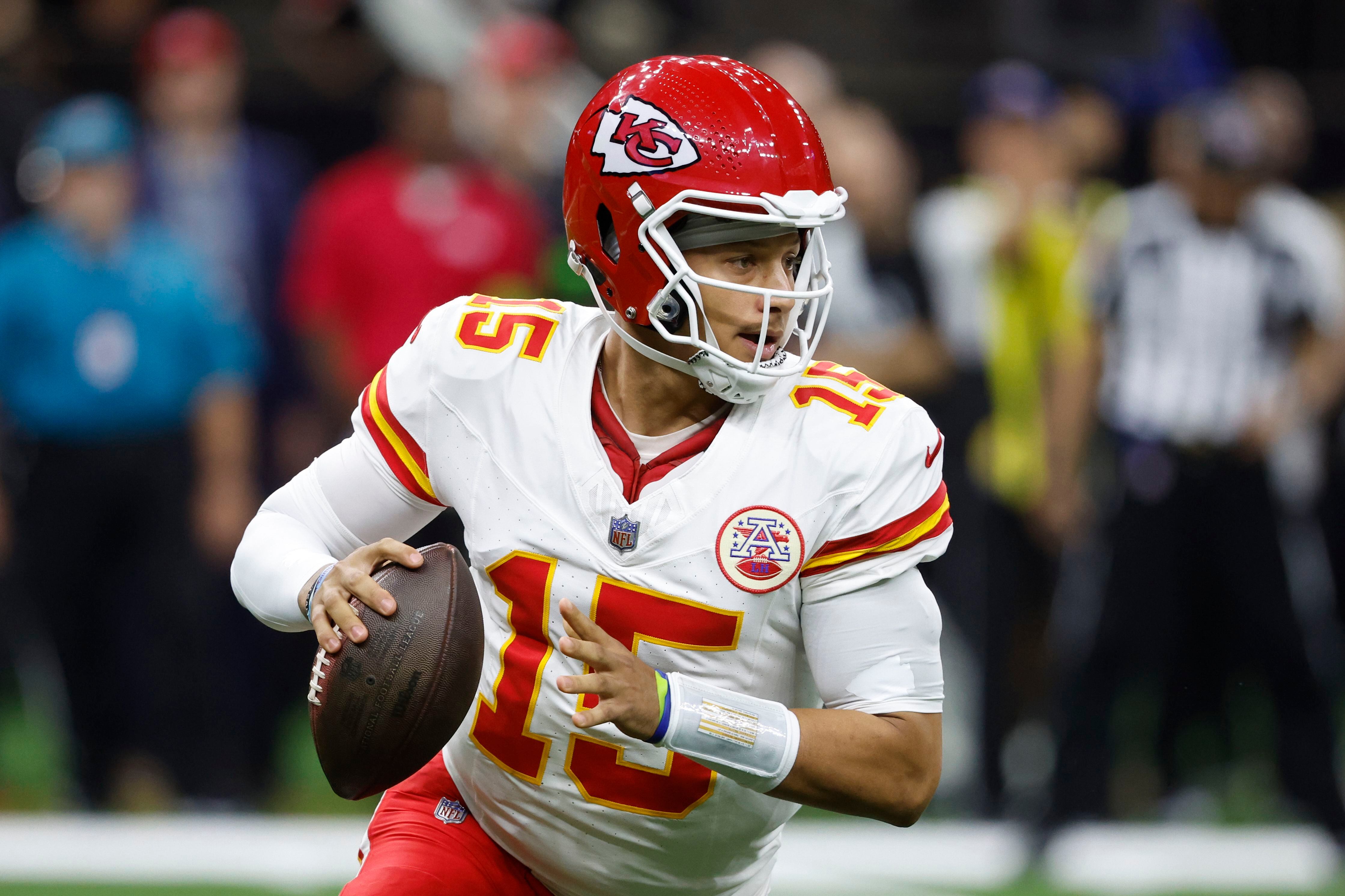 Chiefs' Patrick Mahomes sets the NFL record for the fastest to reach 200 TD  passes