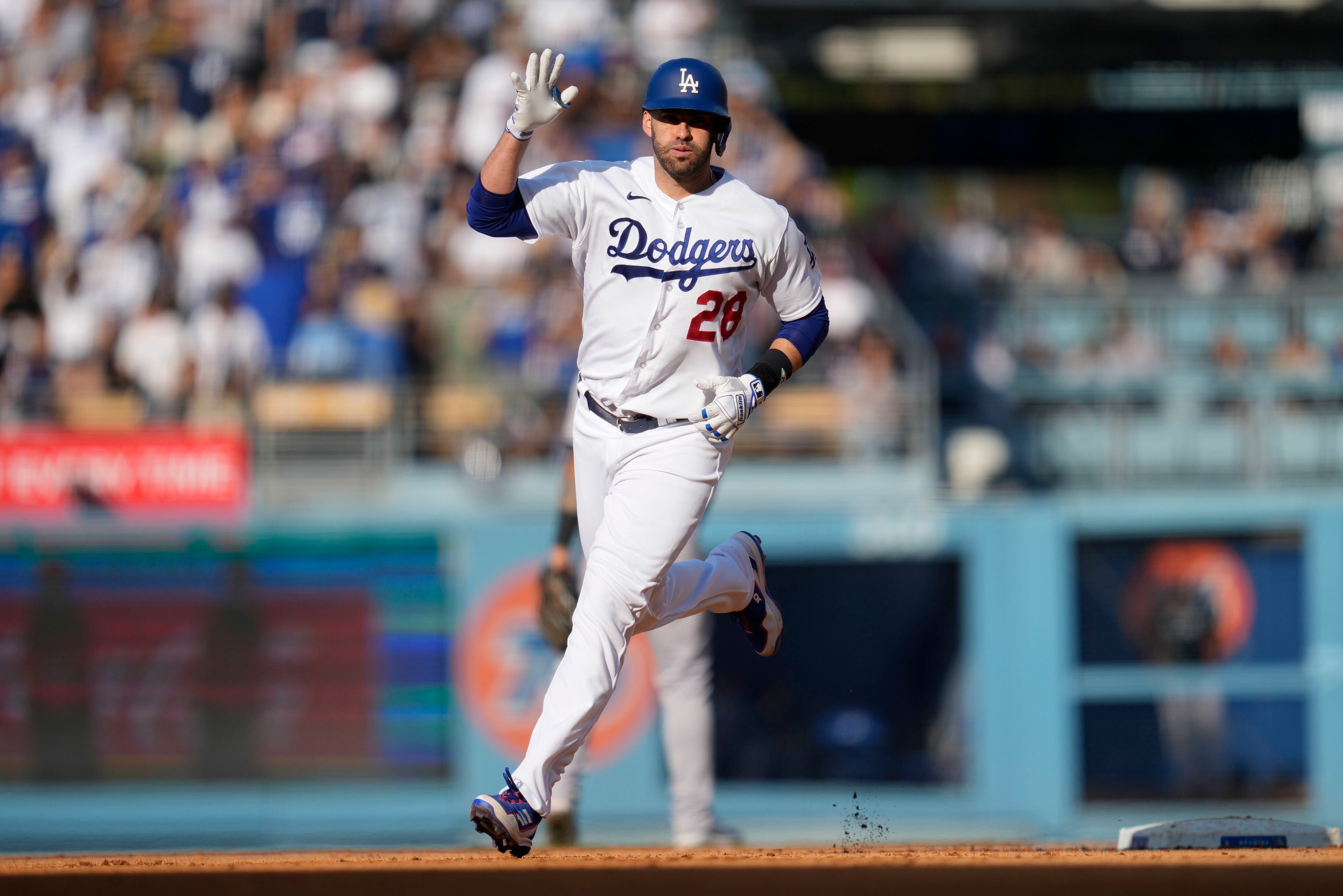 Yankees score runs in final 3 innings for 4-1 victory over Dodgers