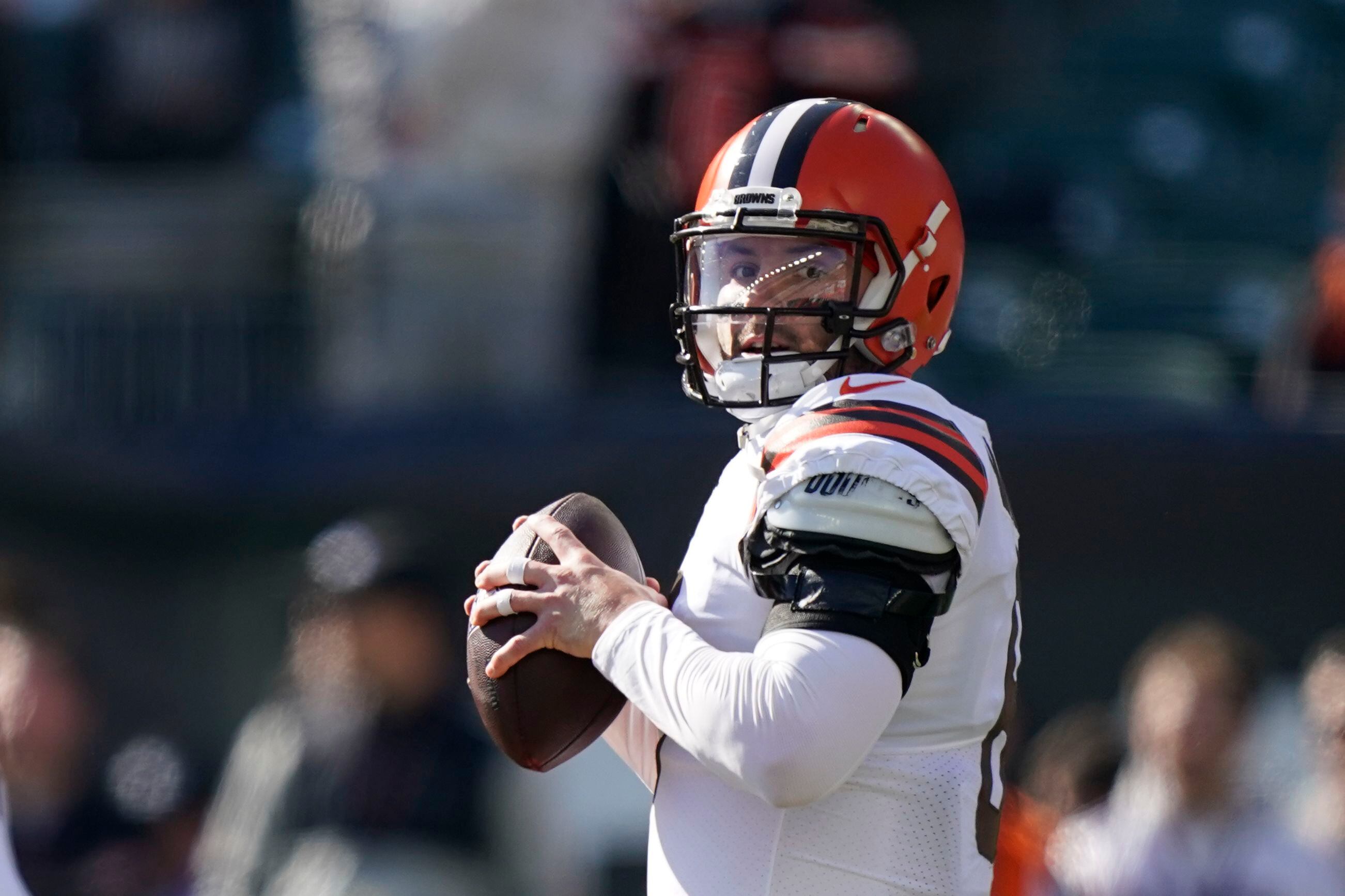 Browns close chaotic week by dumping Burrow, Bengals 41-16