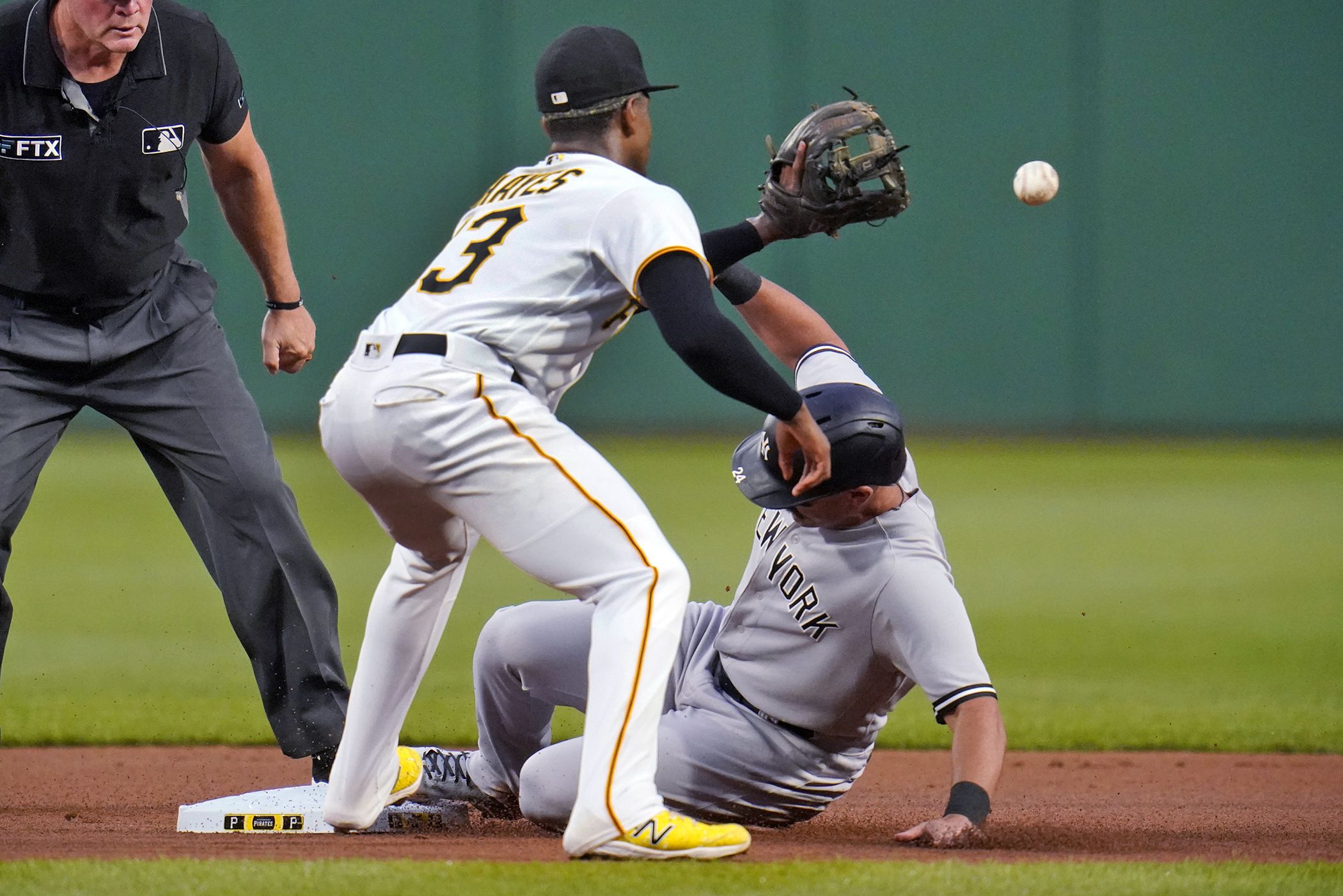 Pittsburgh Pirates' Ke'Bryan Hayes hit walk-off grand slam