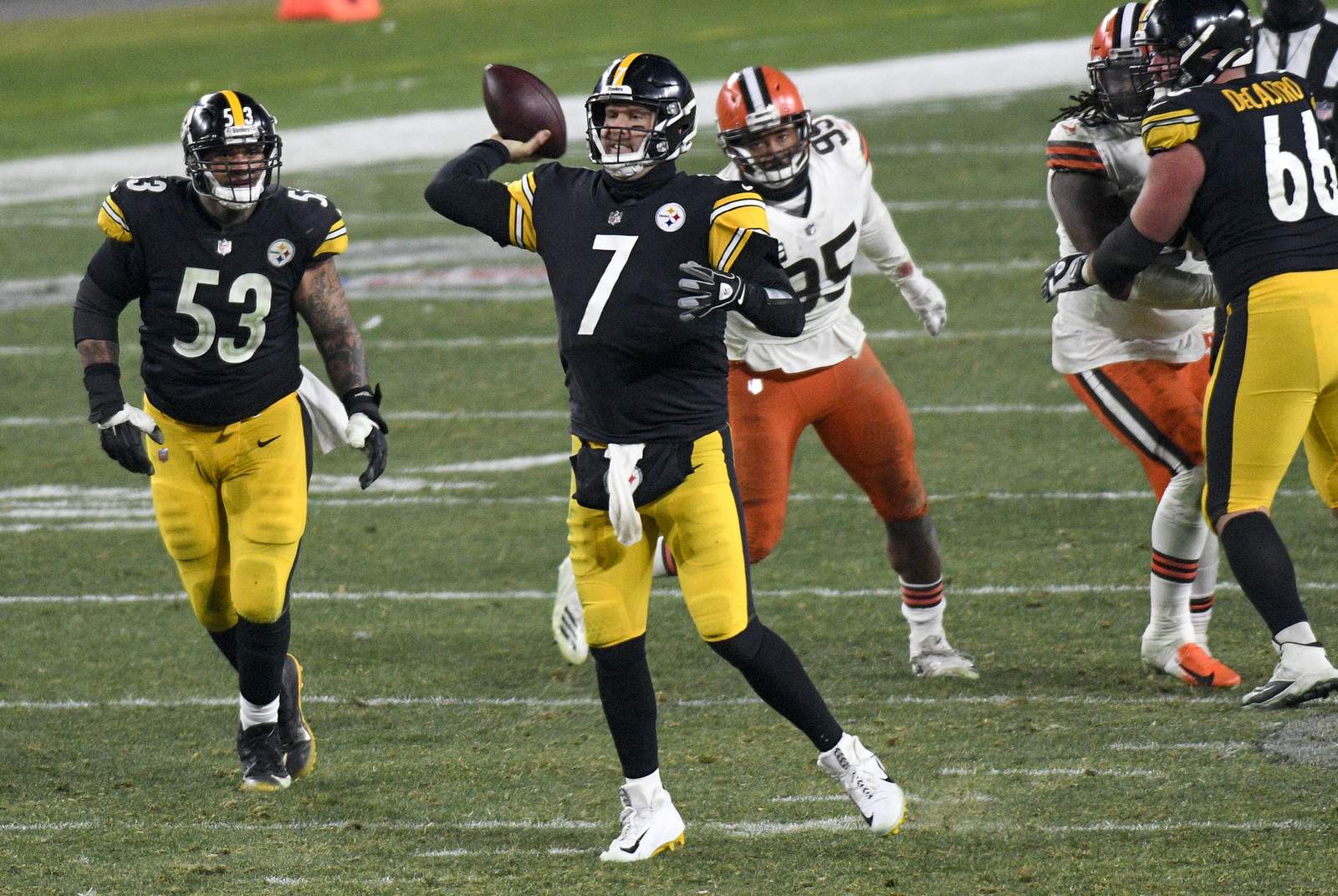 Same old Browns? Hardly. Cleveland drills Steelers 48-37