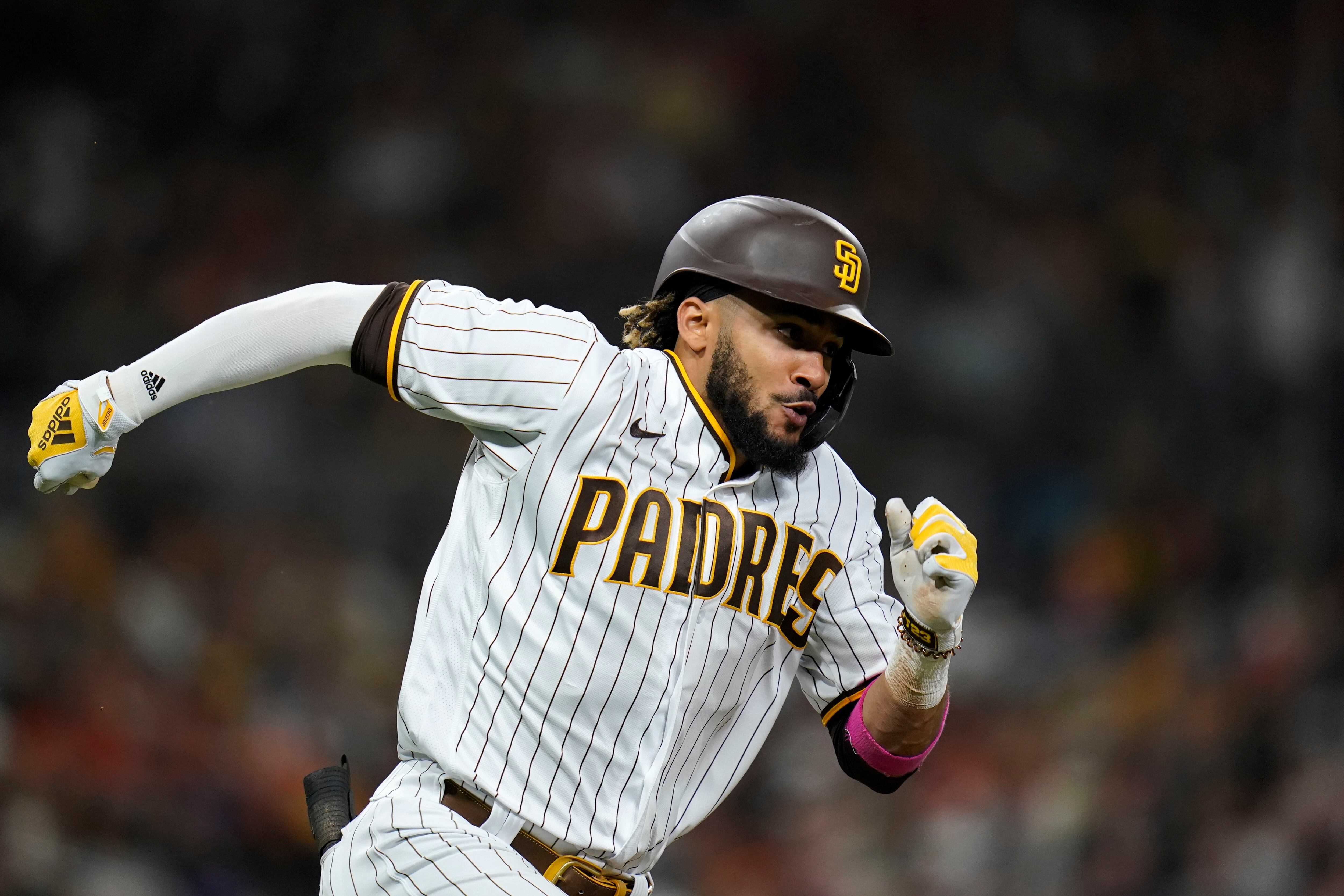 Padres' Fernando Tatis Jr. likely headed for surgery on broken