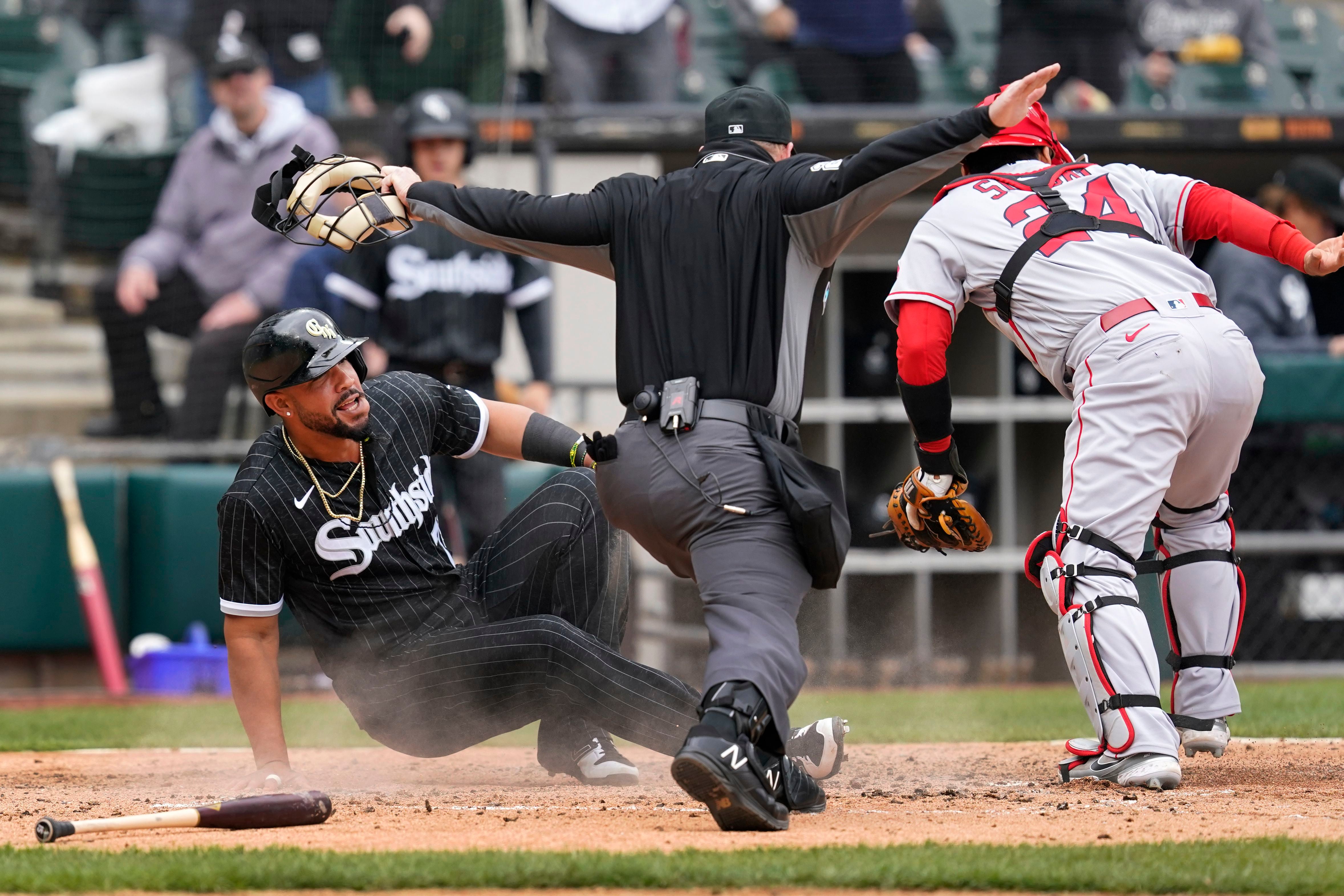 White Sox' Yasmani Grandal trolls Cubs' 'City Connect' jerseys