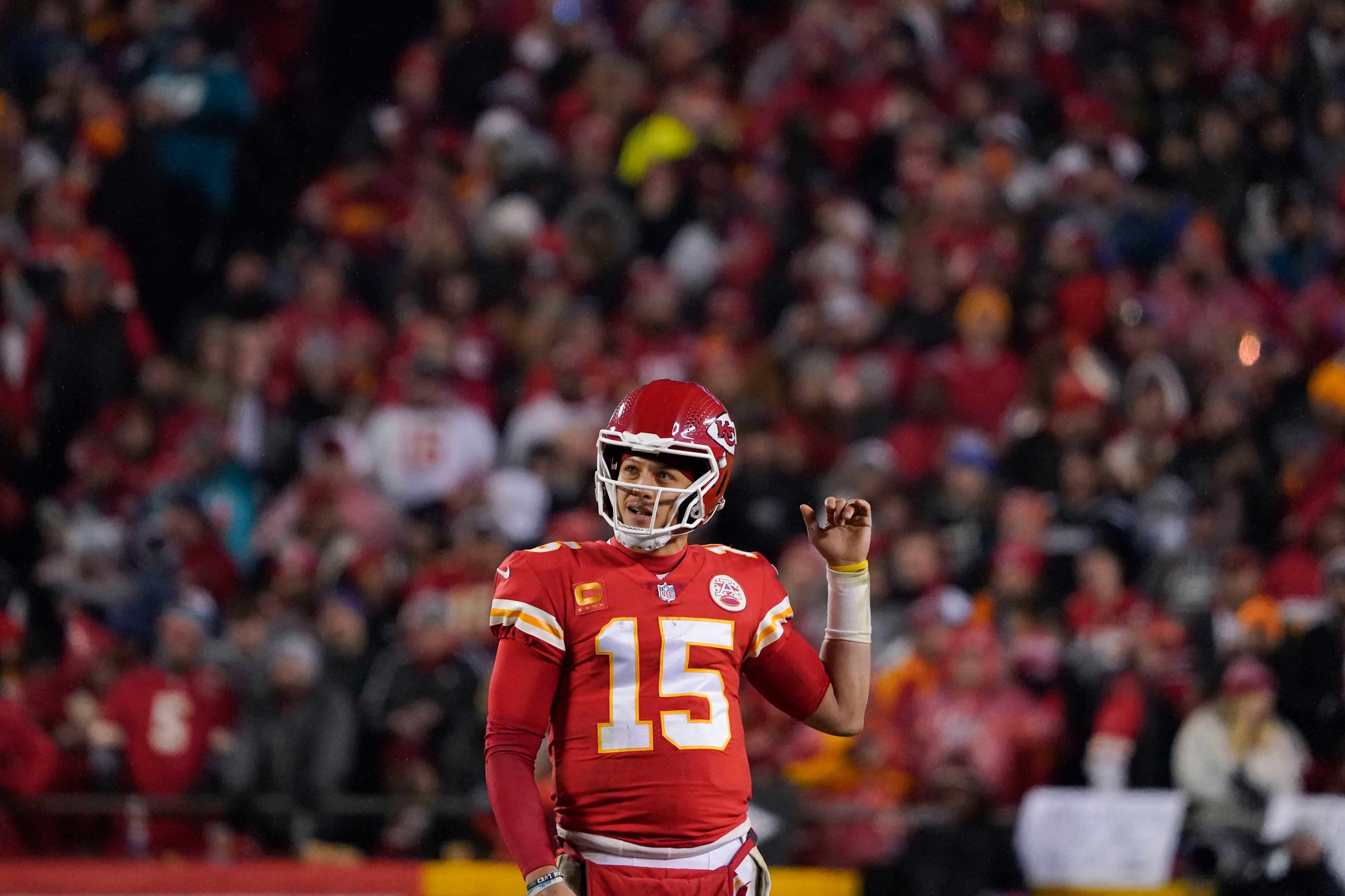 Patrick Mahomes pushes through bum ankle vs. Jaguars; Chiefs