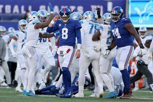 Lions win third straight game with 31-18 victory over Giants