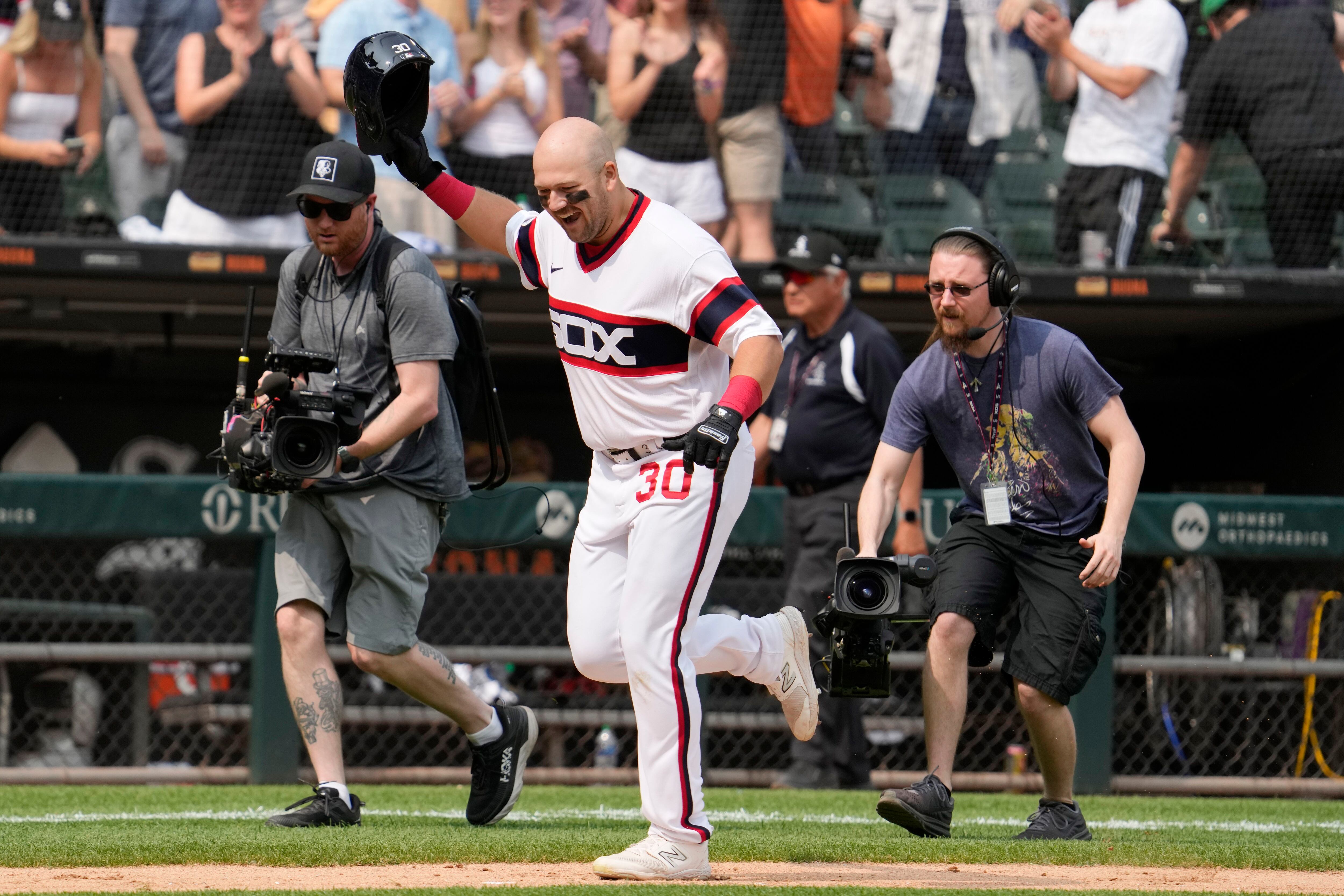 Hendriks gets win on Burger slam, White Sox beat Tigers 6-2 for 3-game  sweep