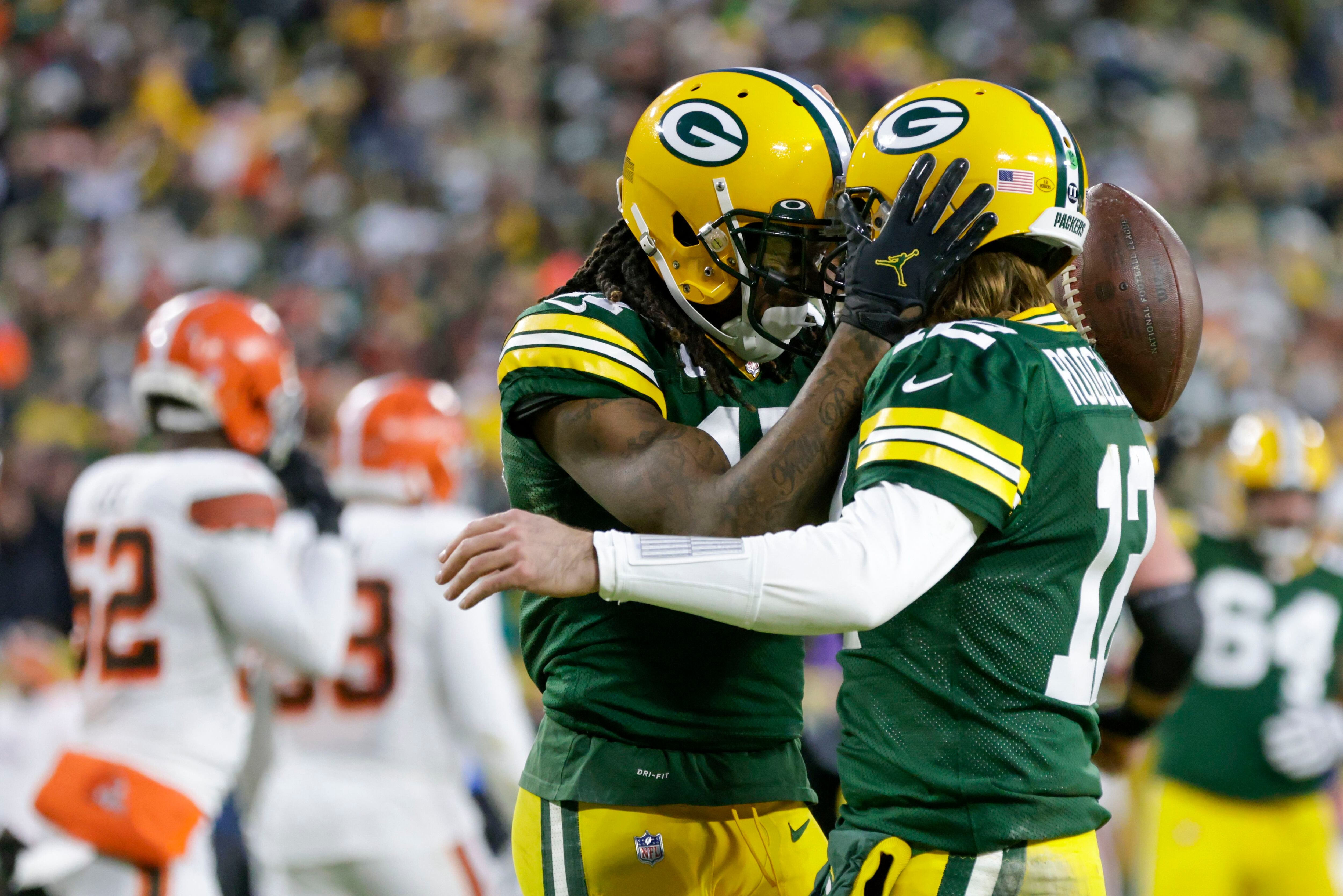 Rodgers sets Packers' TD pass record in win over Browns