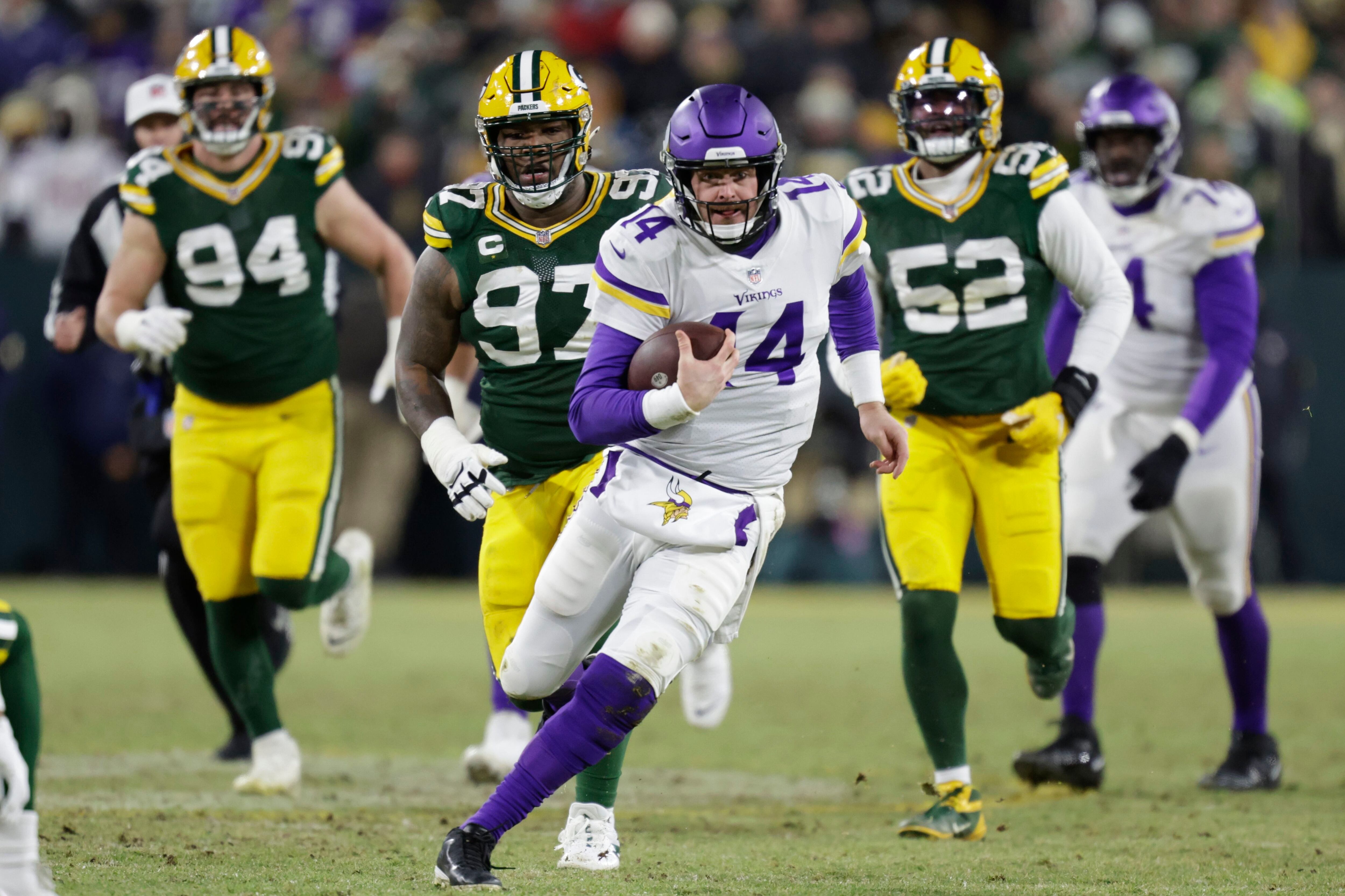 Packers Rout Vikings 37-10 in Cold to Take NFC's No. 1 Seed