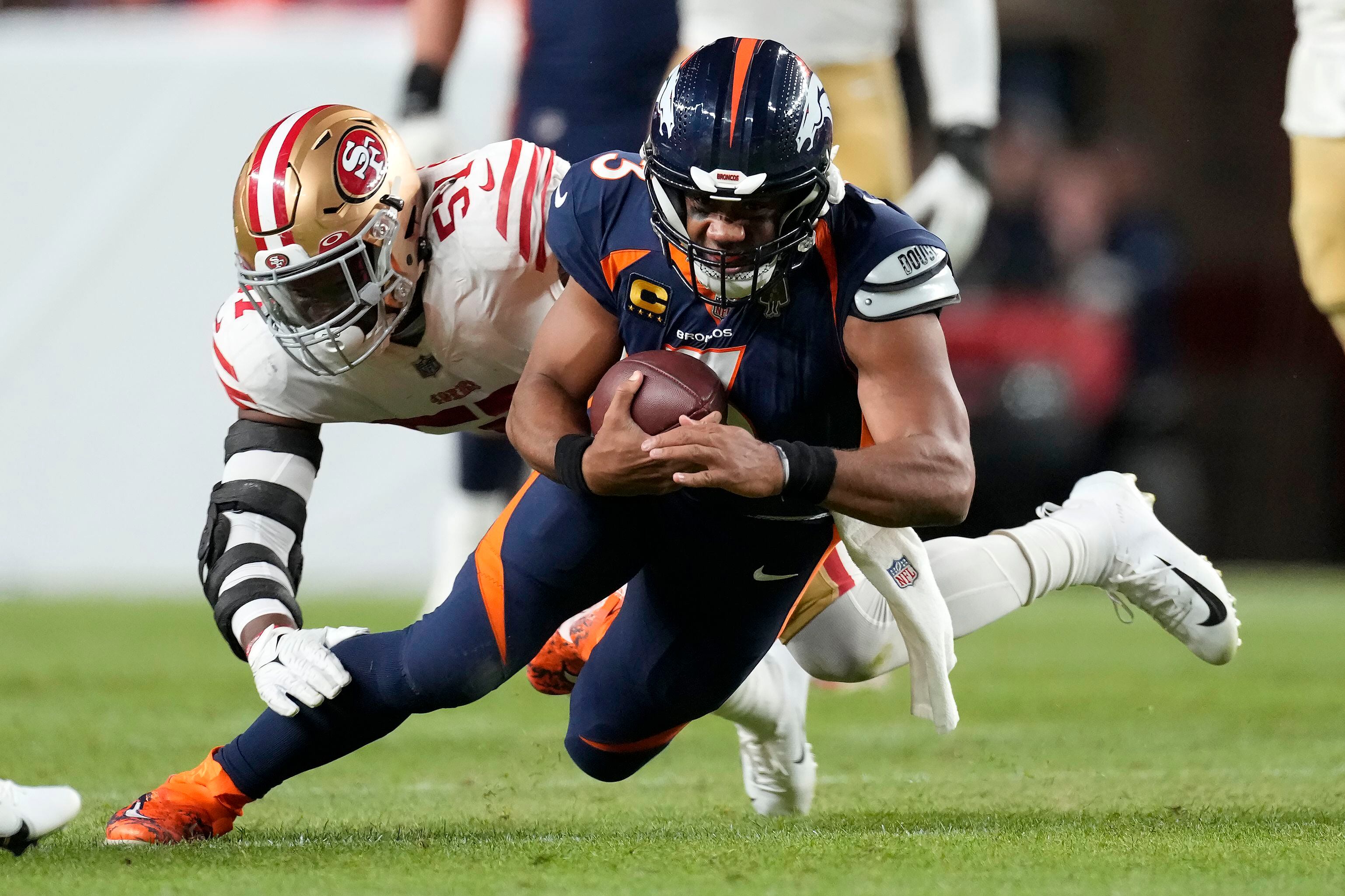 Broncos, Wilson edge Niners, Garoppolo 11-10 in prime time