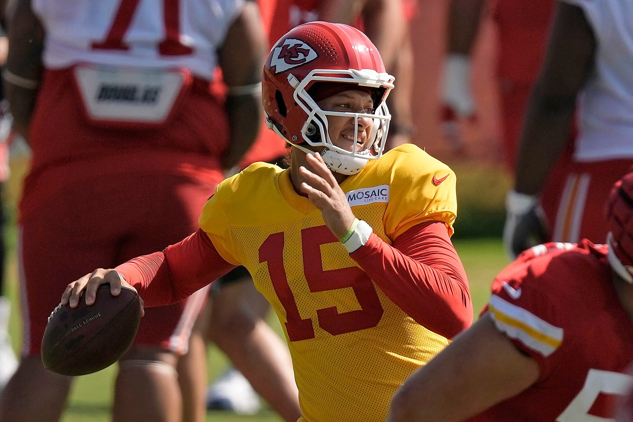 Kadarius Toney reacts to Patrick Mahomes deep bomb at Chiefs practice