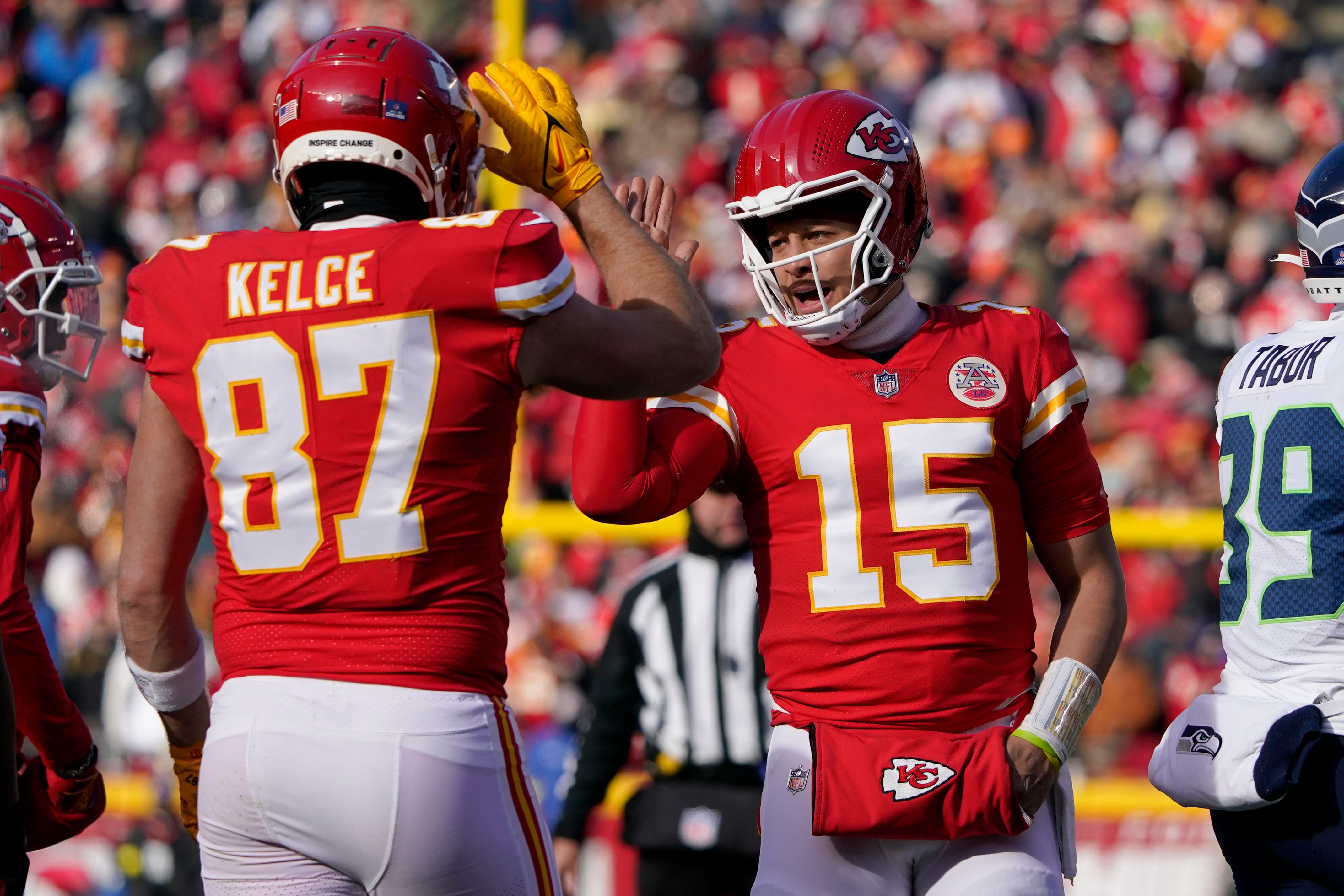 Kansas City Chiefs quarterback Patrick Mahomes (15) catches a ball during  the AFC Pro Bowl play …