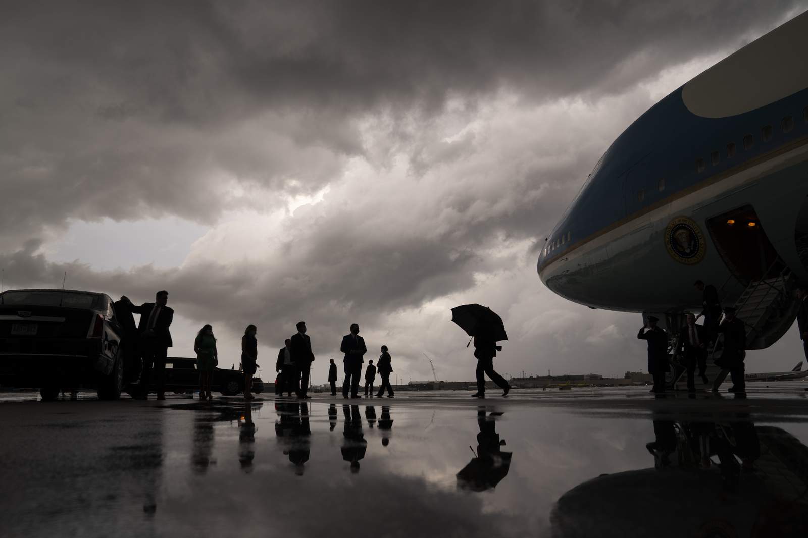 Storm clouds hang over Trump's attempted campaign reboot