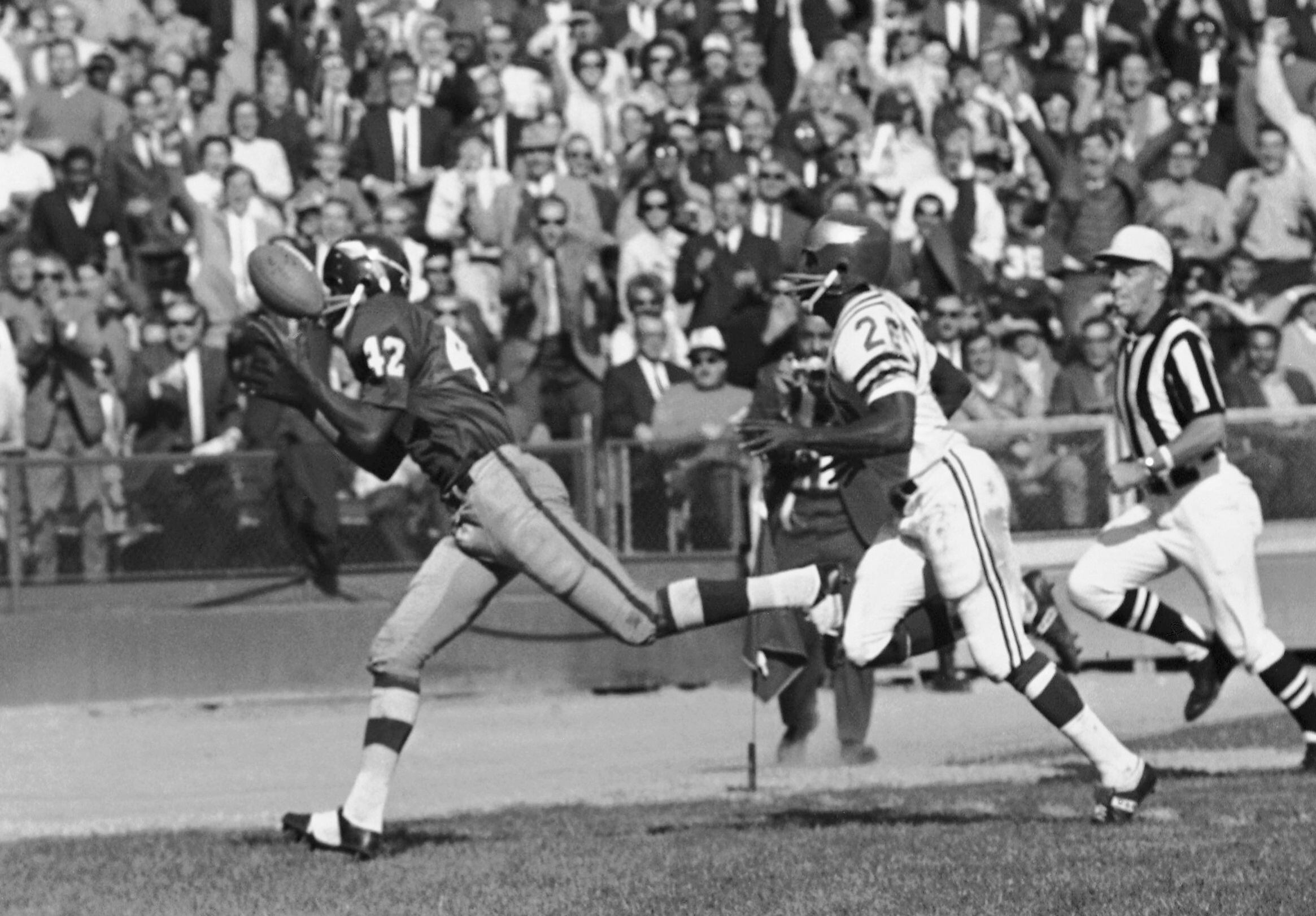 Charley Taylor, Washington Hall of Fame receiver, dies at 80