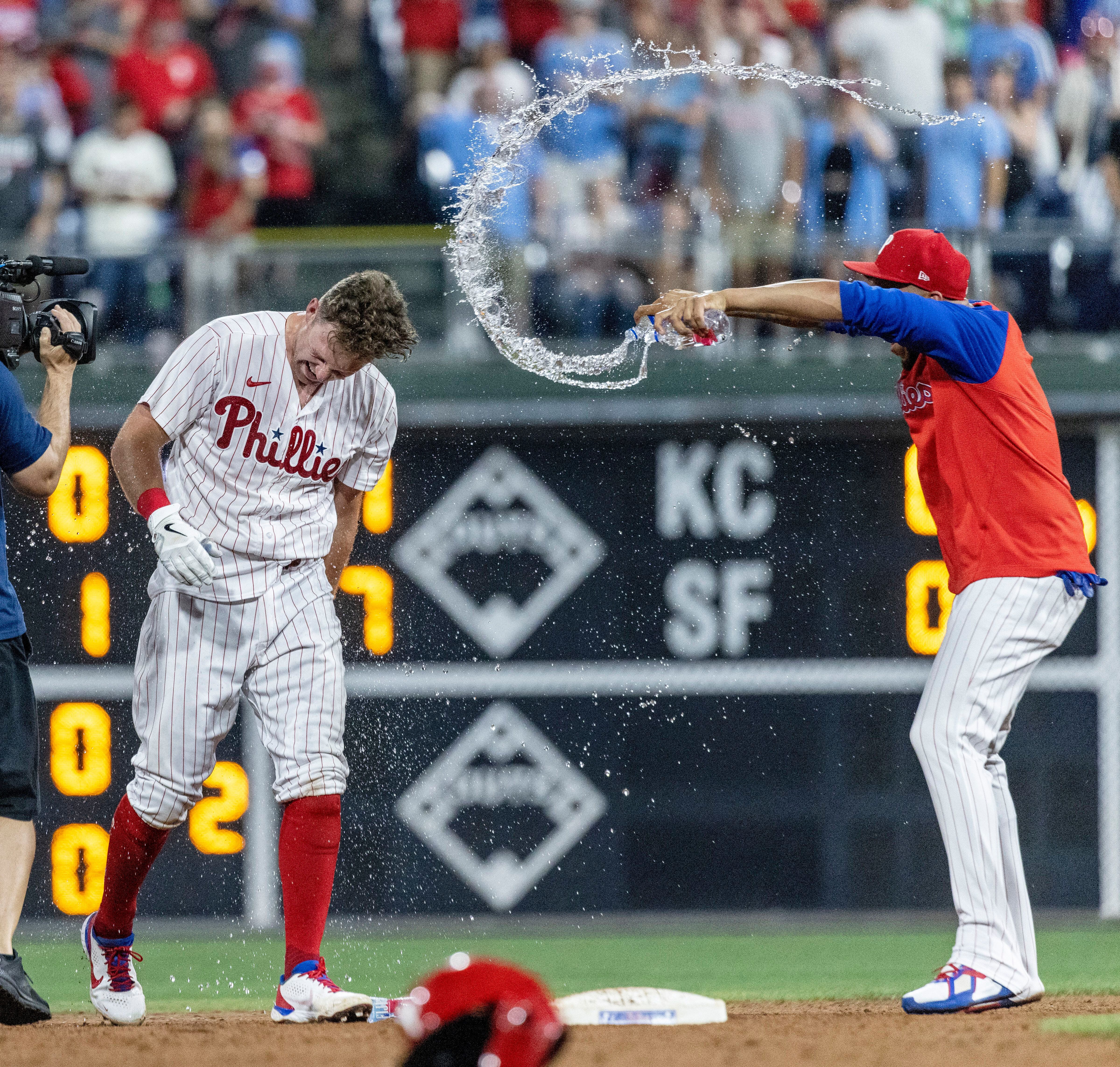 JT Realmuto, Phillies rally past NL ERA leader Sandy Alcantara