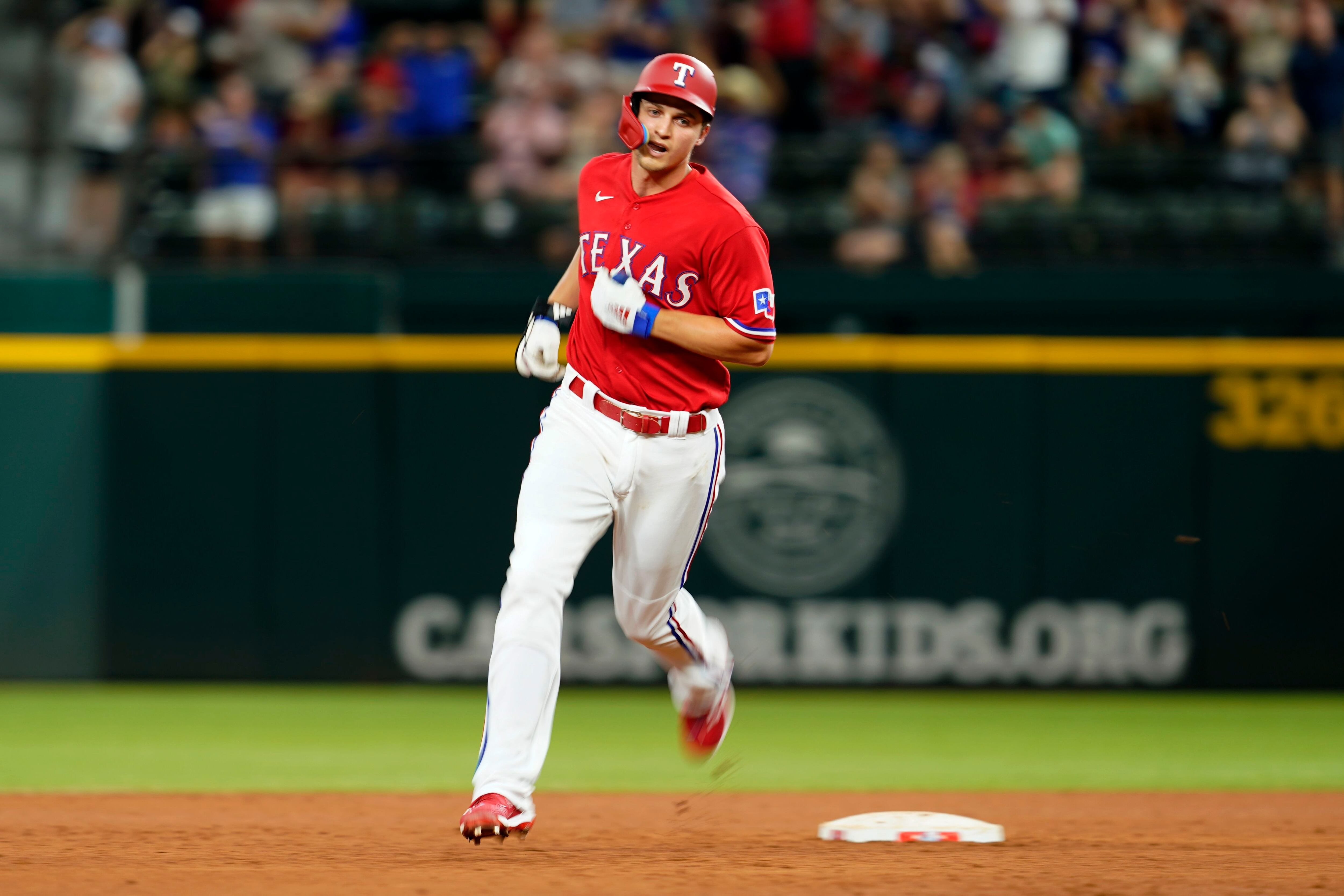 12 Ks for Ray, 12 Ws in row for M's after 8-3 win in Texas