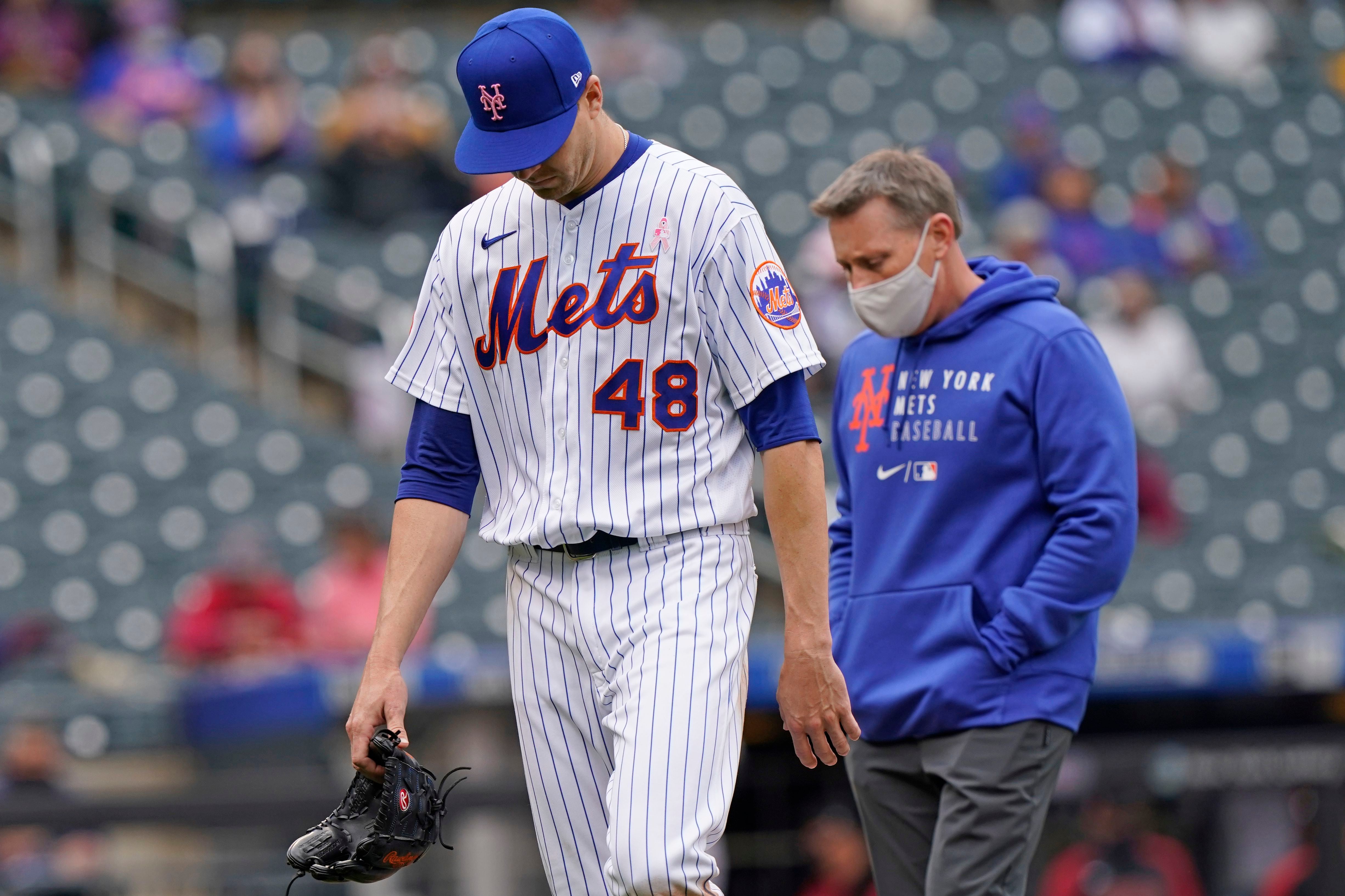 Mets' Kevin Pillar hit in face by 94 mph fastball that got away