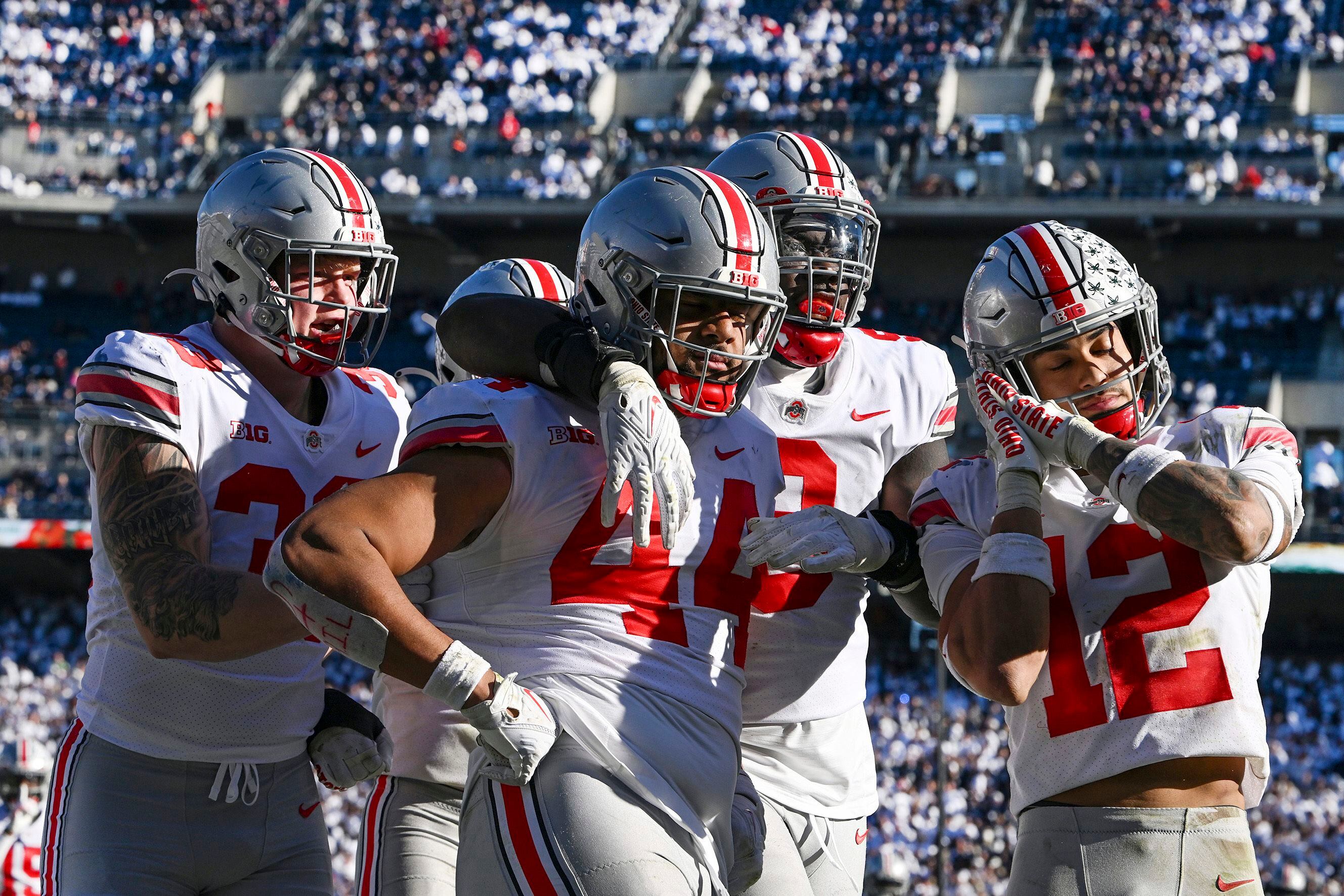 Georgia begins quest for 3rd straight championship as No. 1 in AP Top 25.  Michigan, Ohio State next