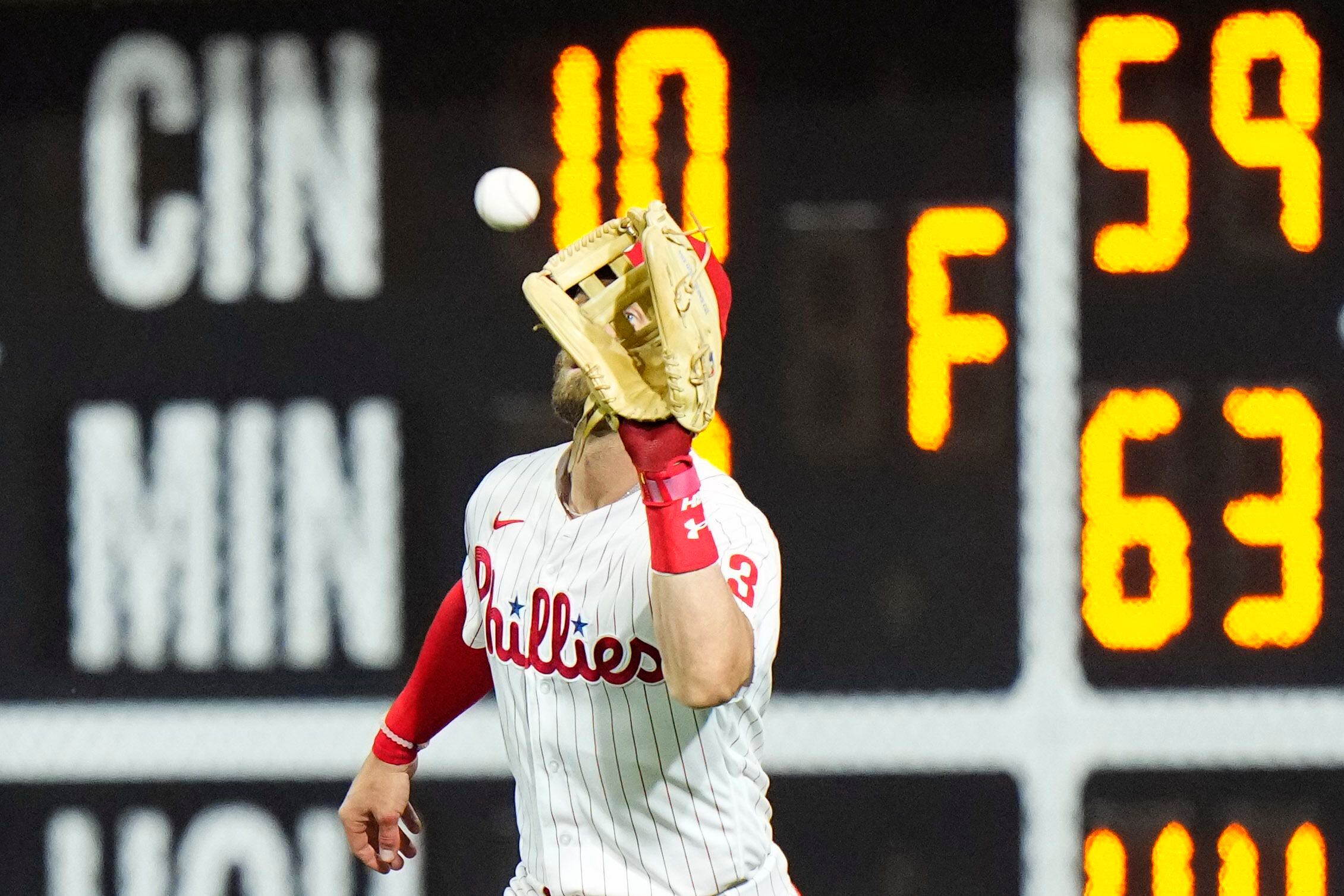 Phillies' Joe Girardi ejected after challenging Nationals' Max