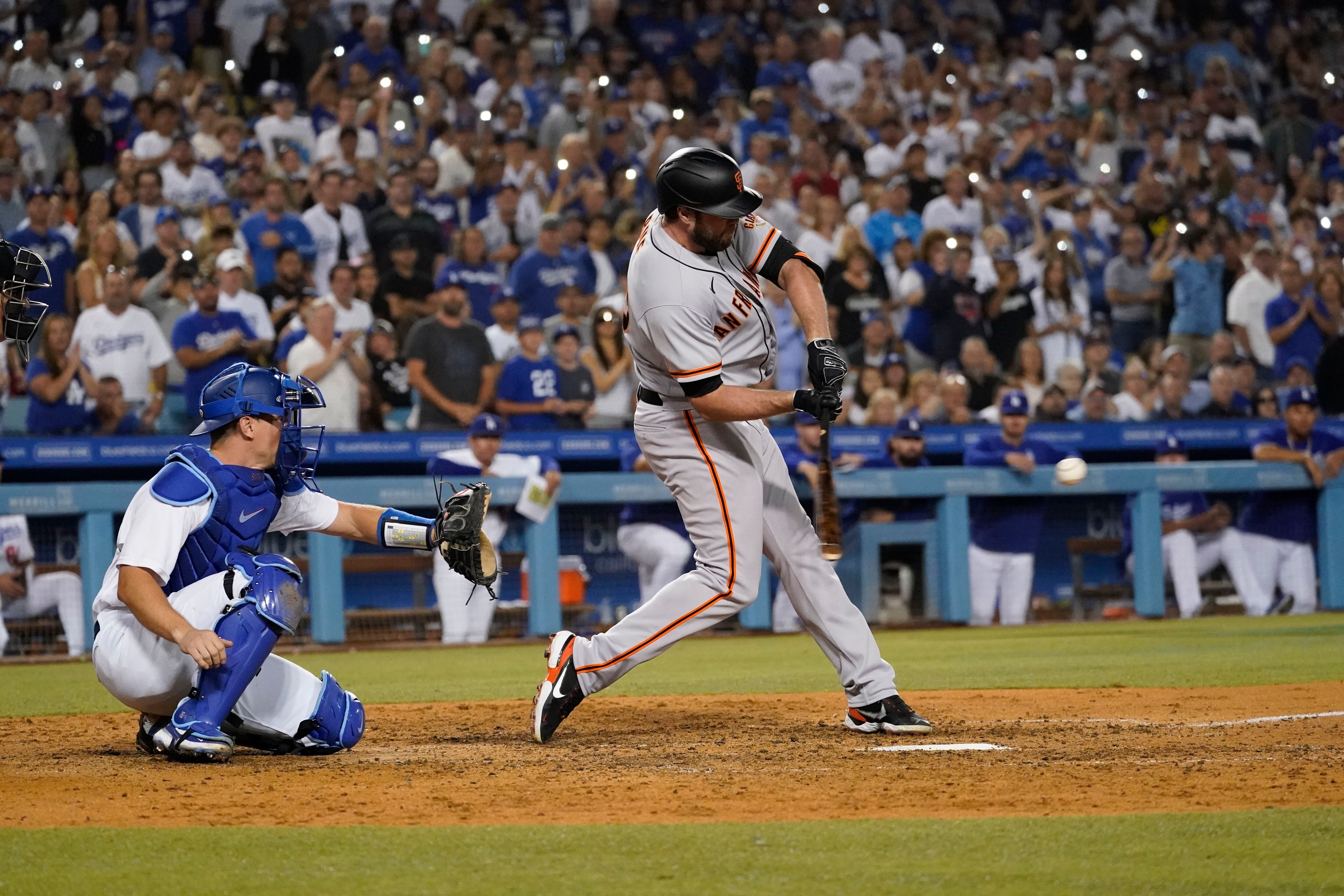 Mookie Betts, Max Muncy Lead Dodgers to 4-3 Win Over Giants in 10