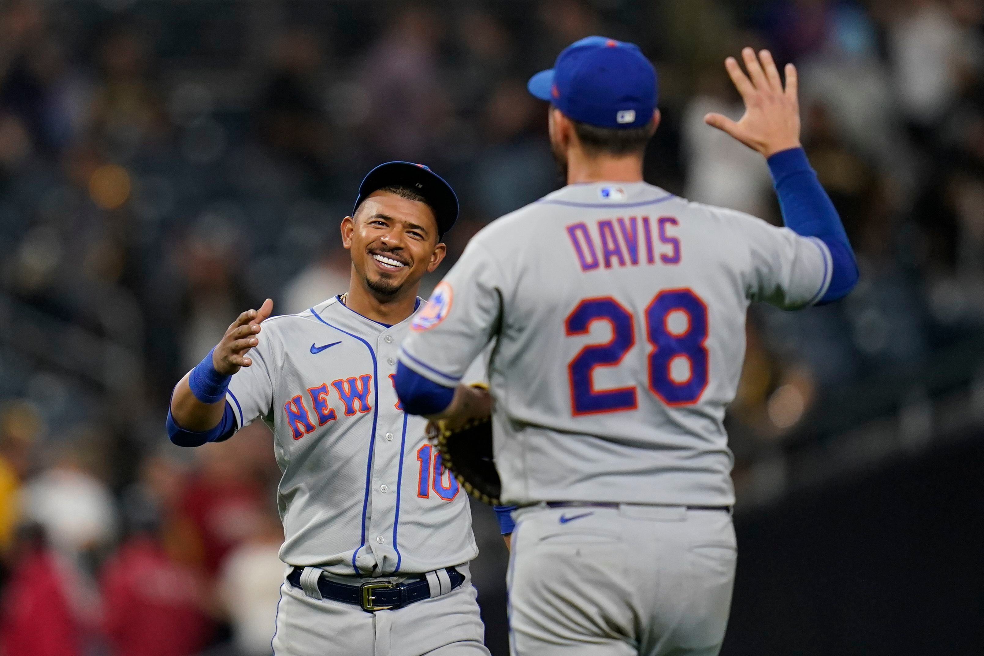Escobar hits for cycle, has 6 RBIs as Mets beat Padres 11-5