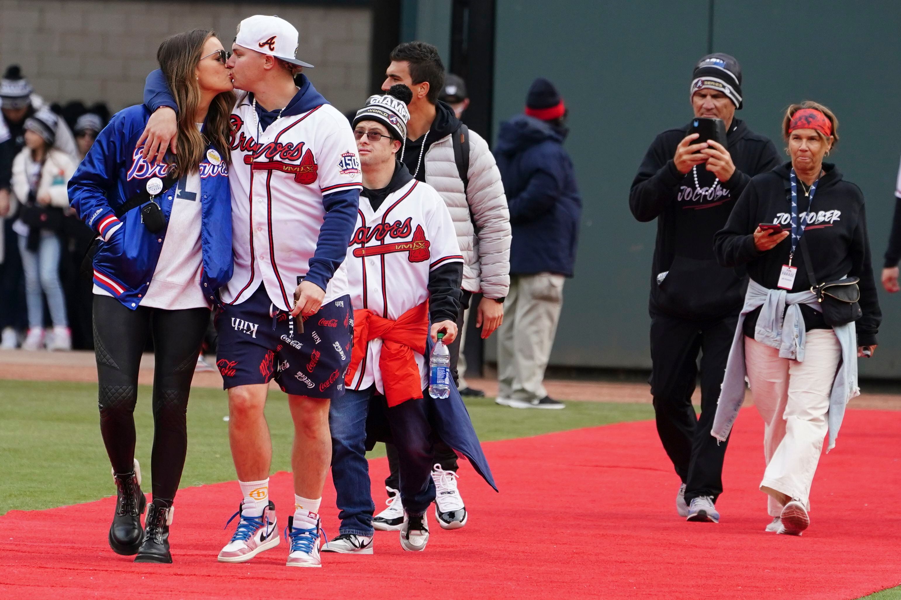 Play me a song: Braves organist charms fans, amuses players – WKRG News 5