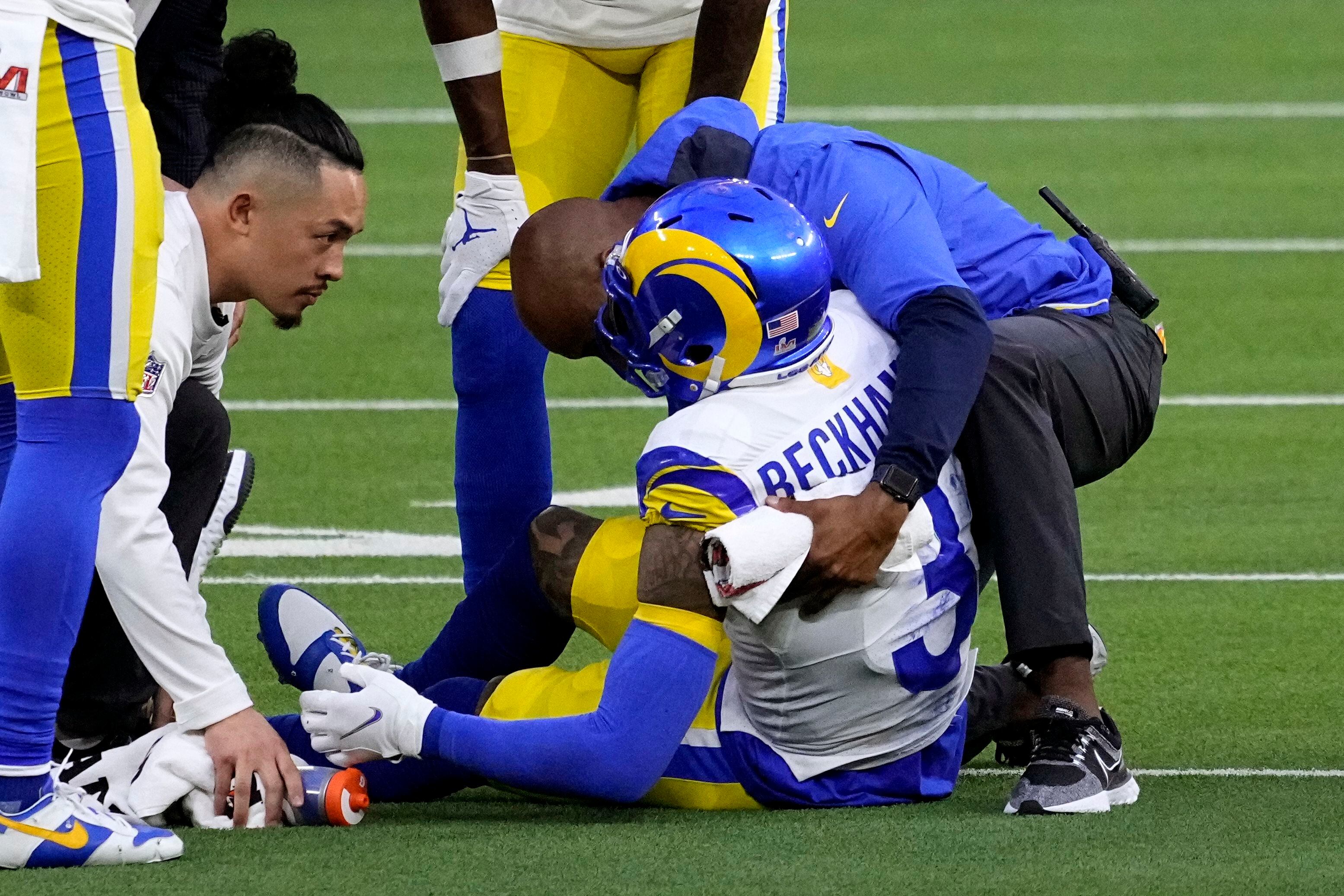 Rams receiver Beckham injures left knee in 2nd quarter