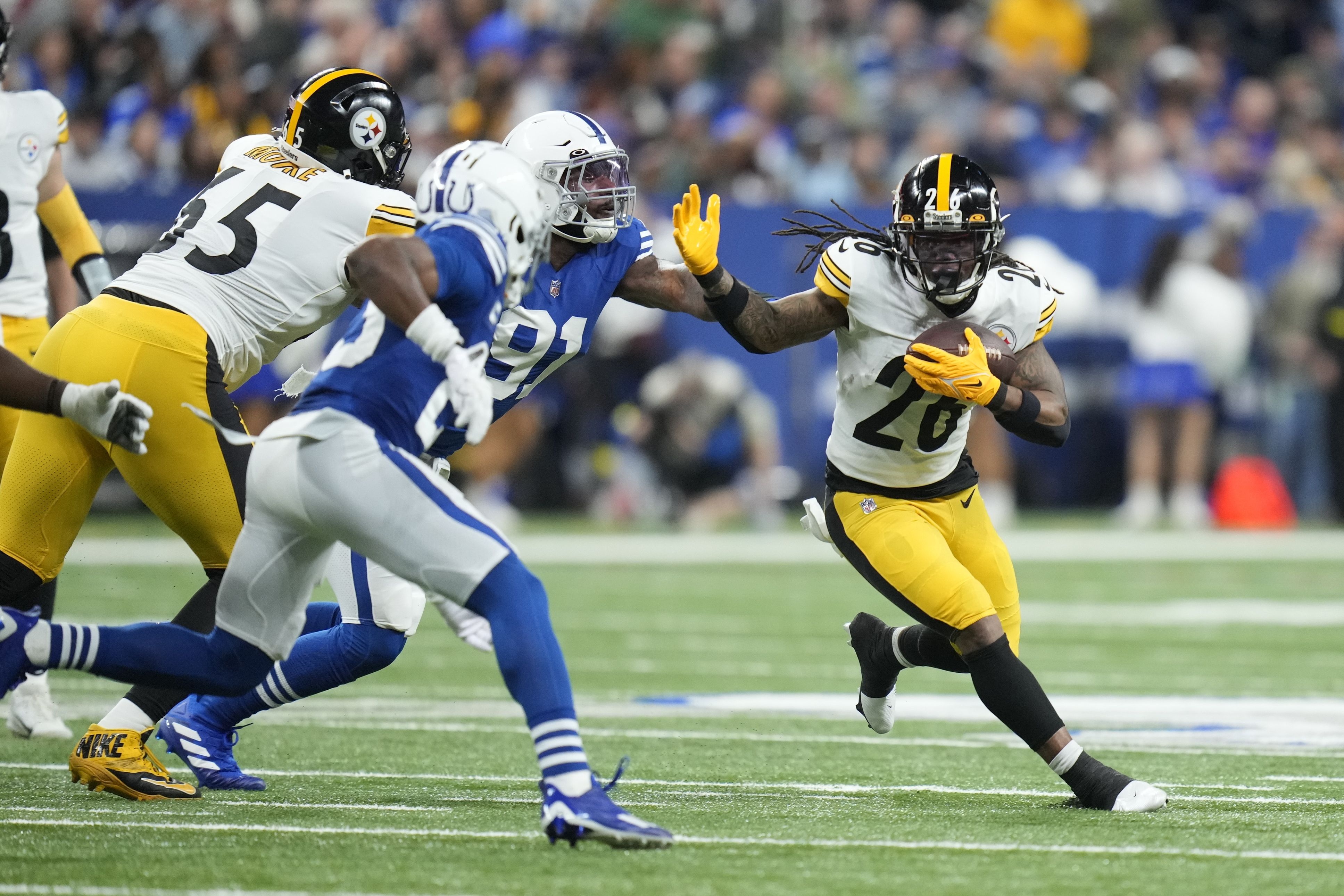 Snell runs for go-ahead TD, Steelers hold off Colts 24-17